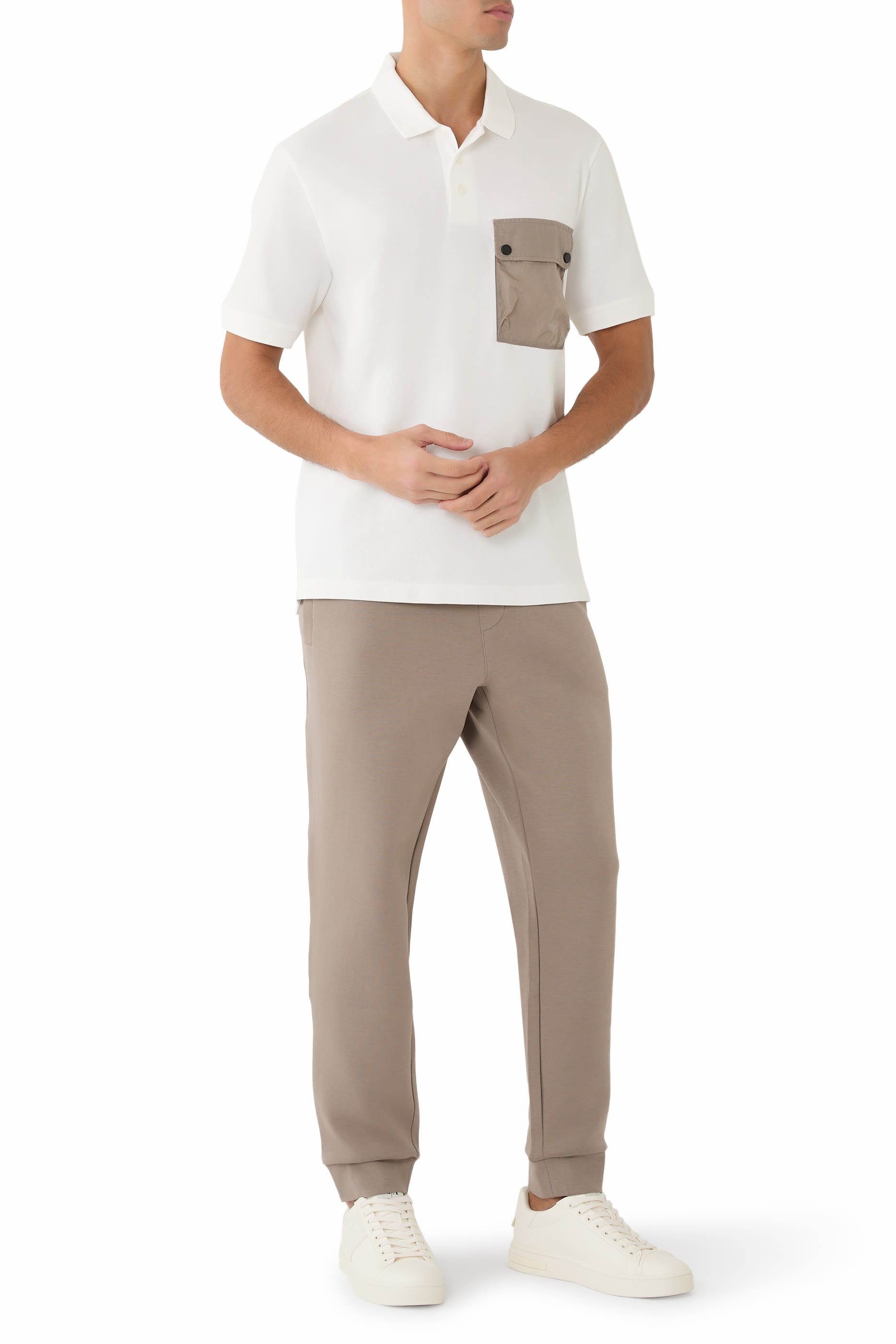 قميص بولو بجيب بشعار الماركة 