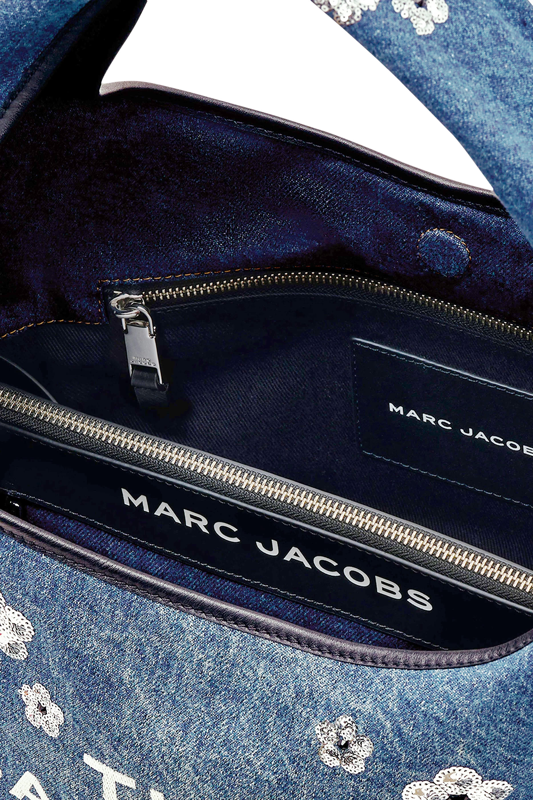 حقيبة ساك بنقشة زهور وتطريزات بالترتر حقيبة ساك بنقشة زهور وتطريزات بالترتر