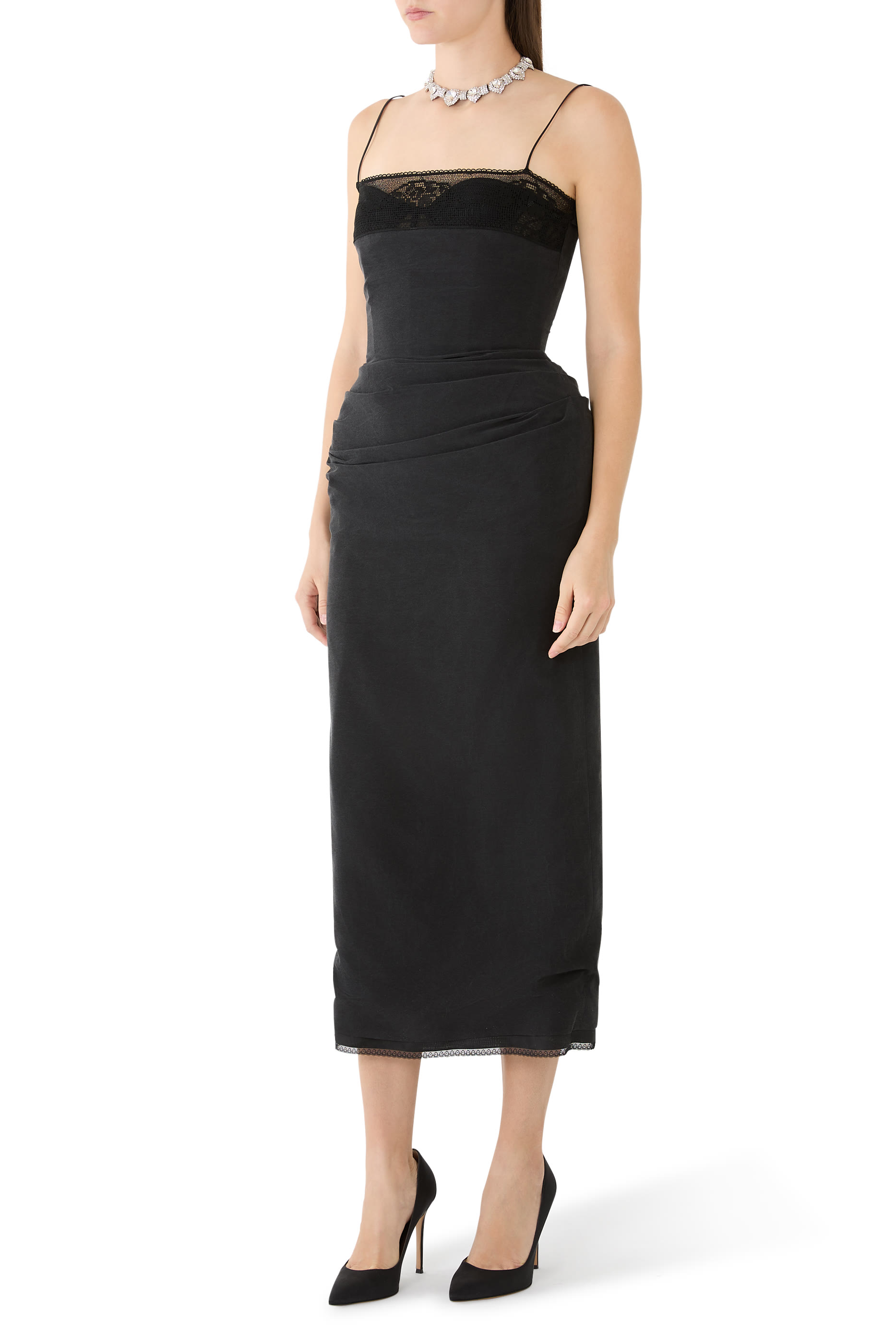 فستان متوسط الطول بنمط مشد بدانتيل عند الياقة