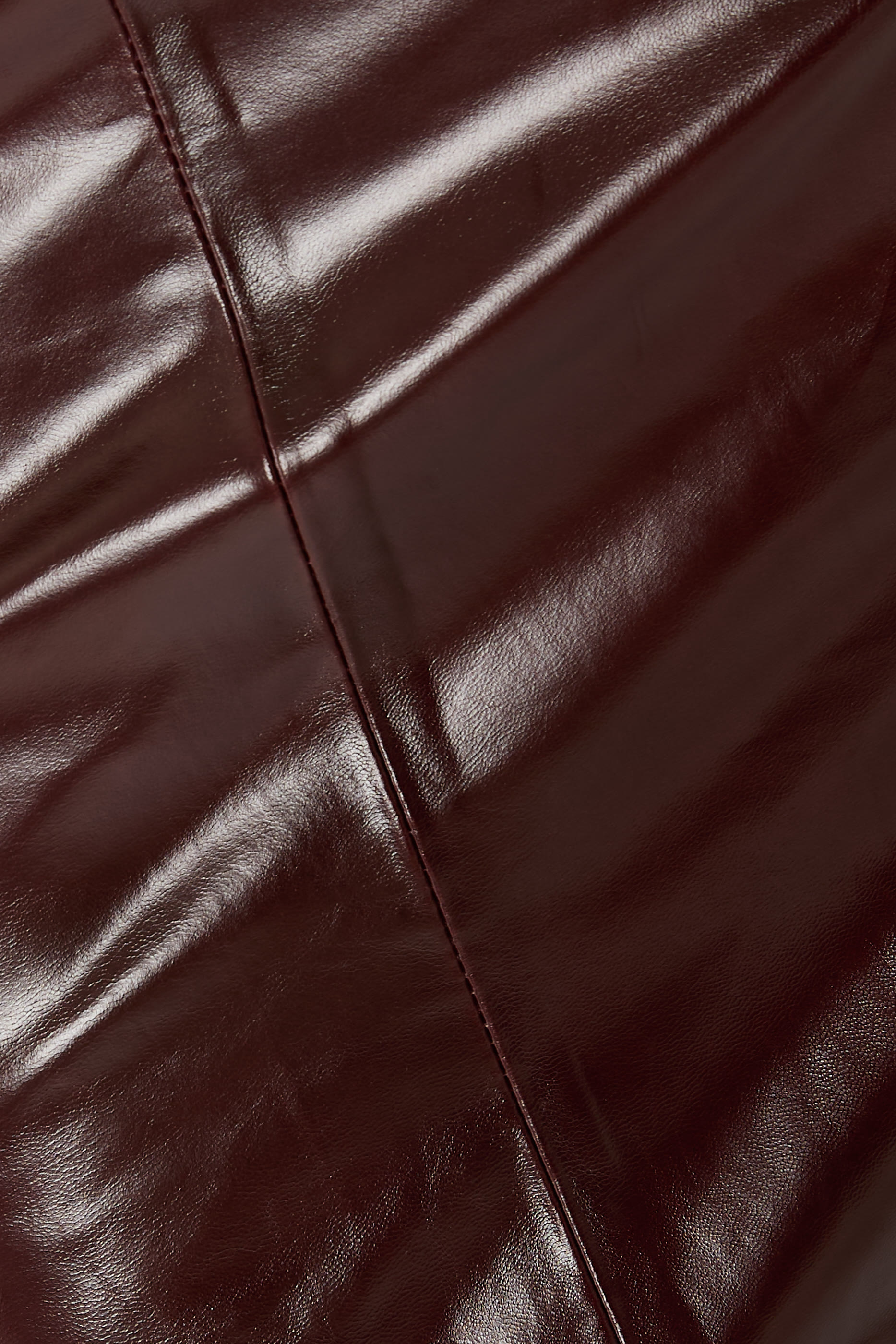 تنورة متوسطة الطول جلد