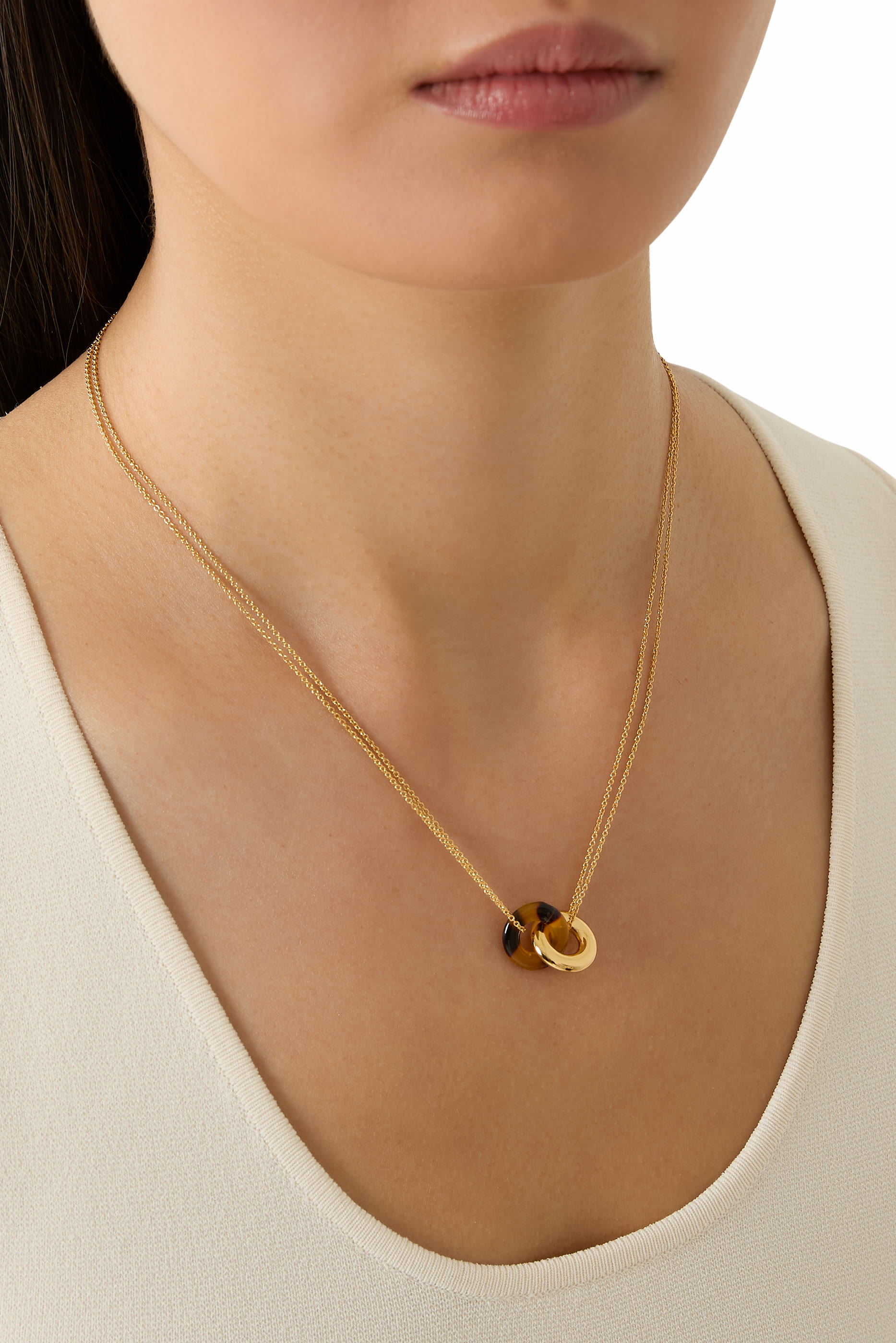 قلادة بدلاية صغيرة بتصميم متداخل