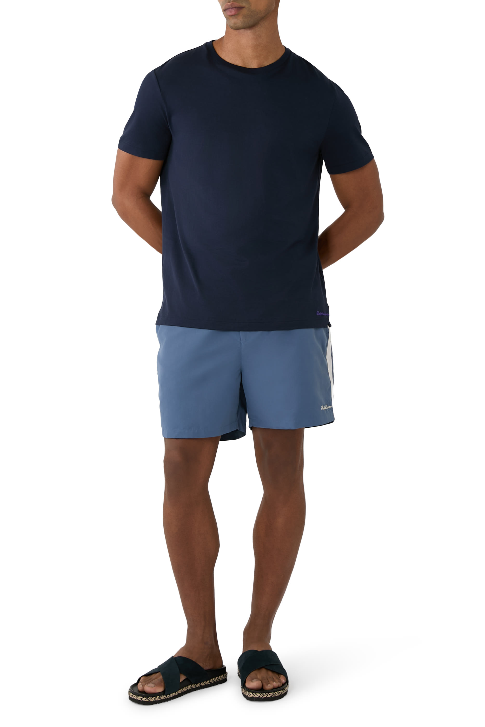 تيشيرت بياقة ضيقة