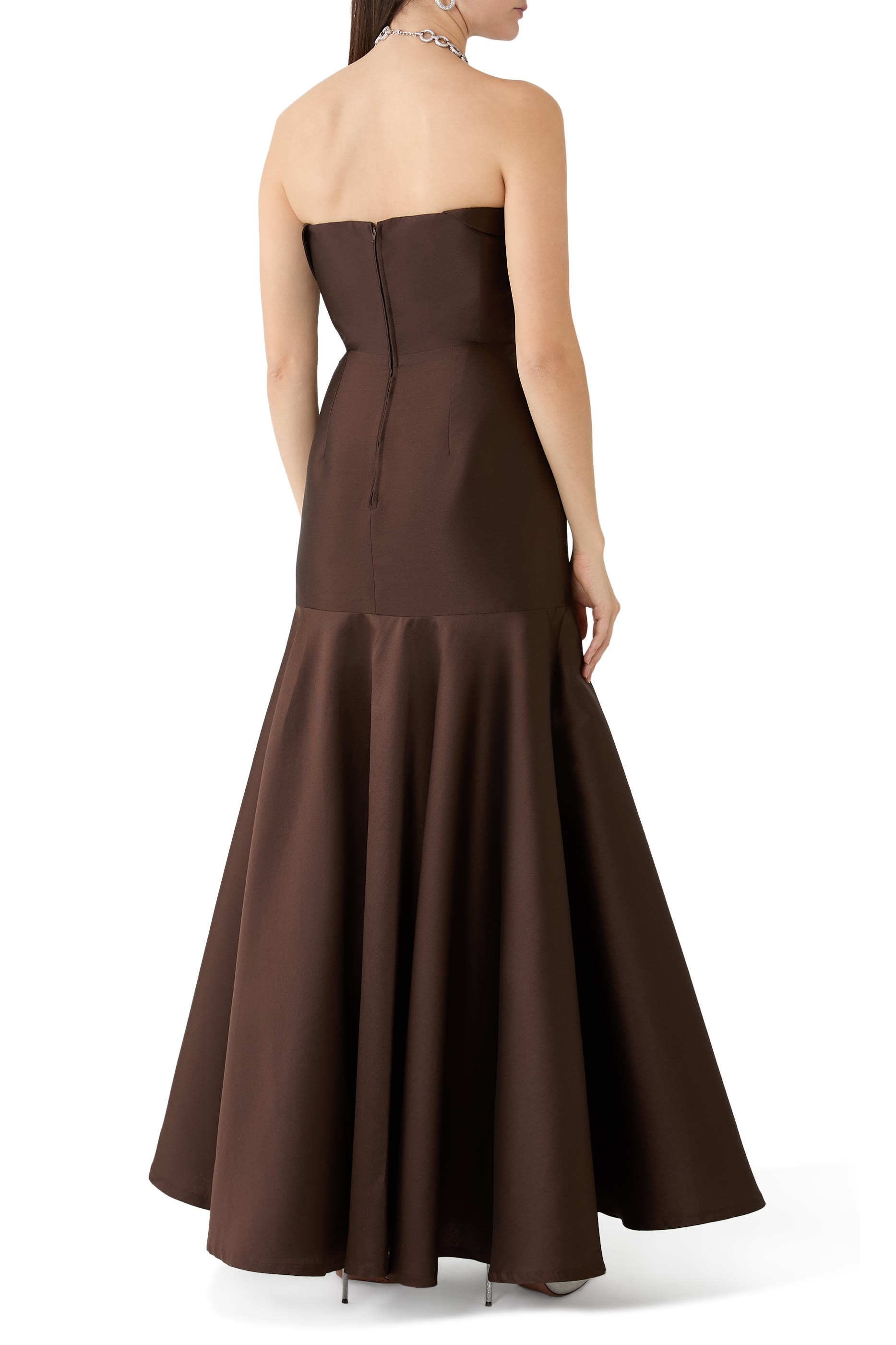 فستان سهرة بلا حمالات