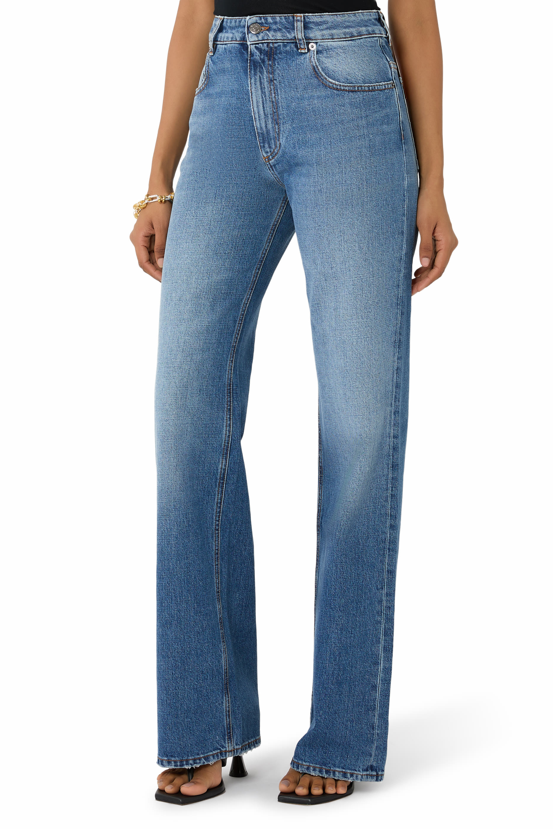 بنطال جينز بقصة واسعة ولون باهت دنيم