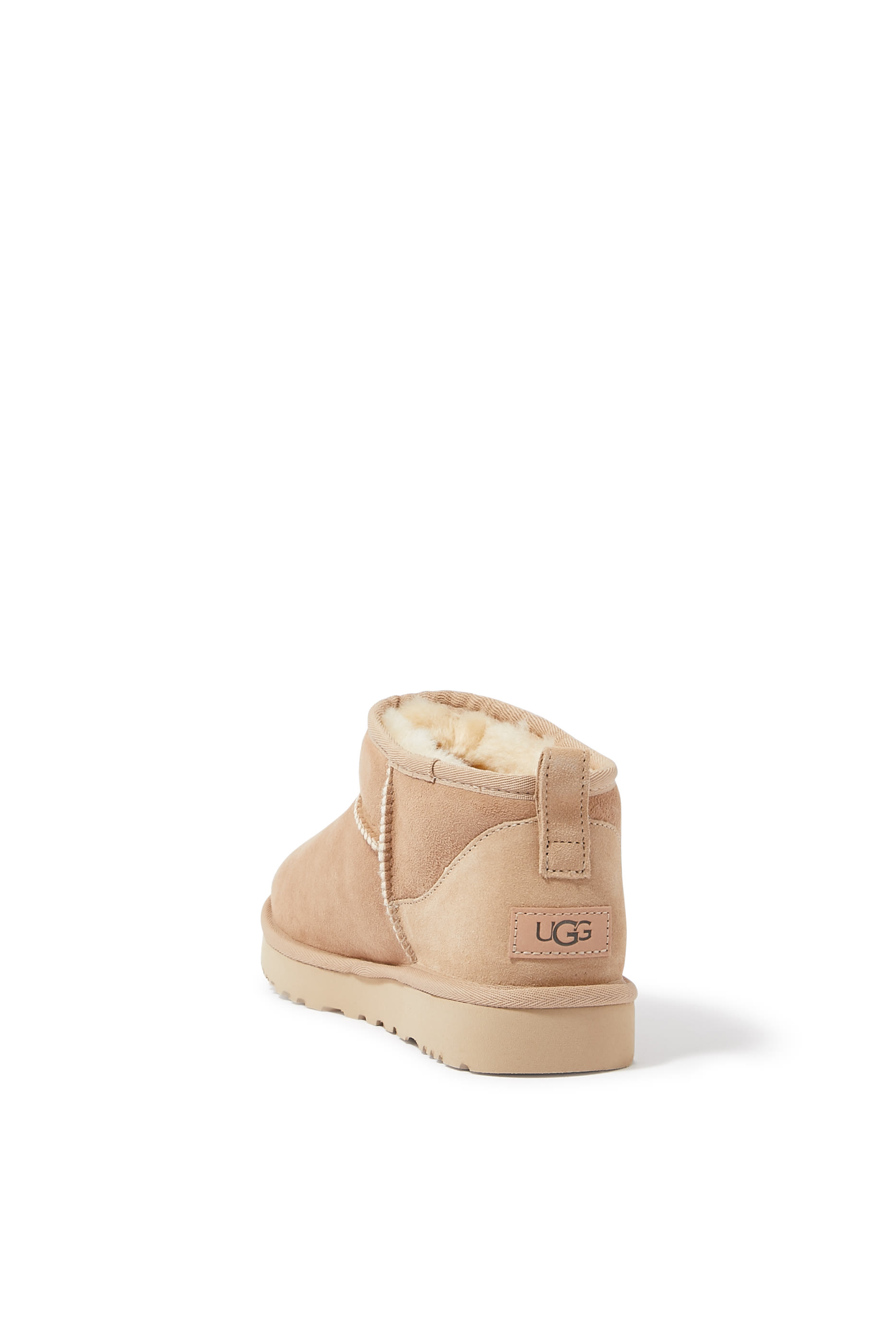 حذاء بوت كلاسيكي قصير للغاية