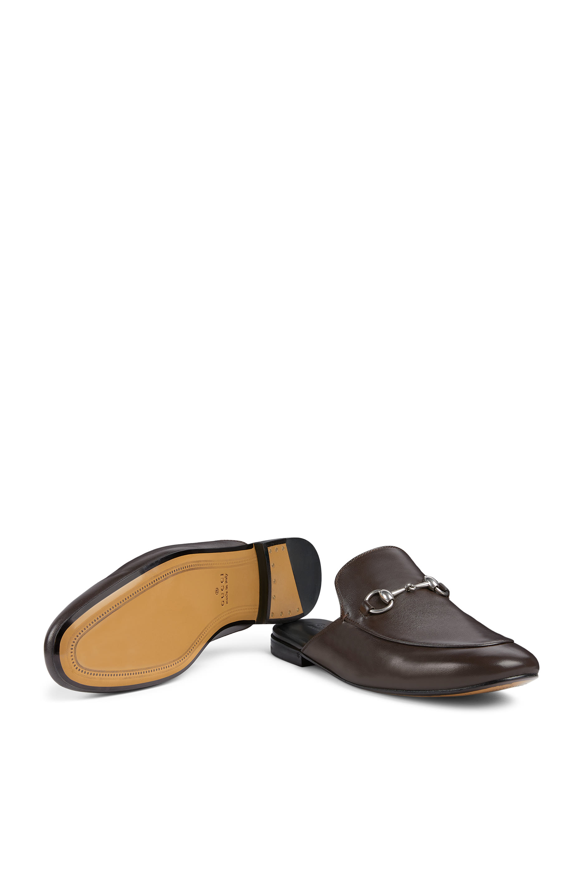 حذاء مفتوح من الخلف بحلية لجام الحصان