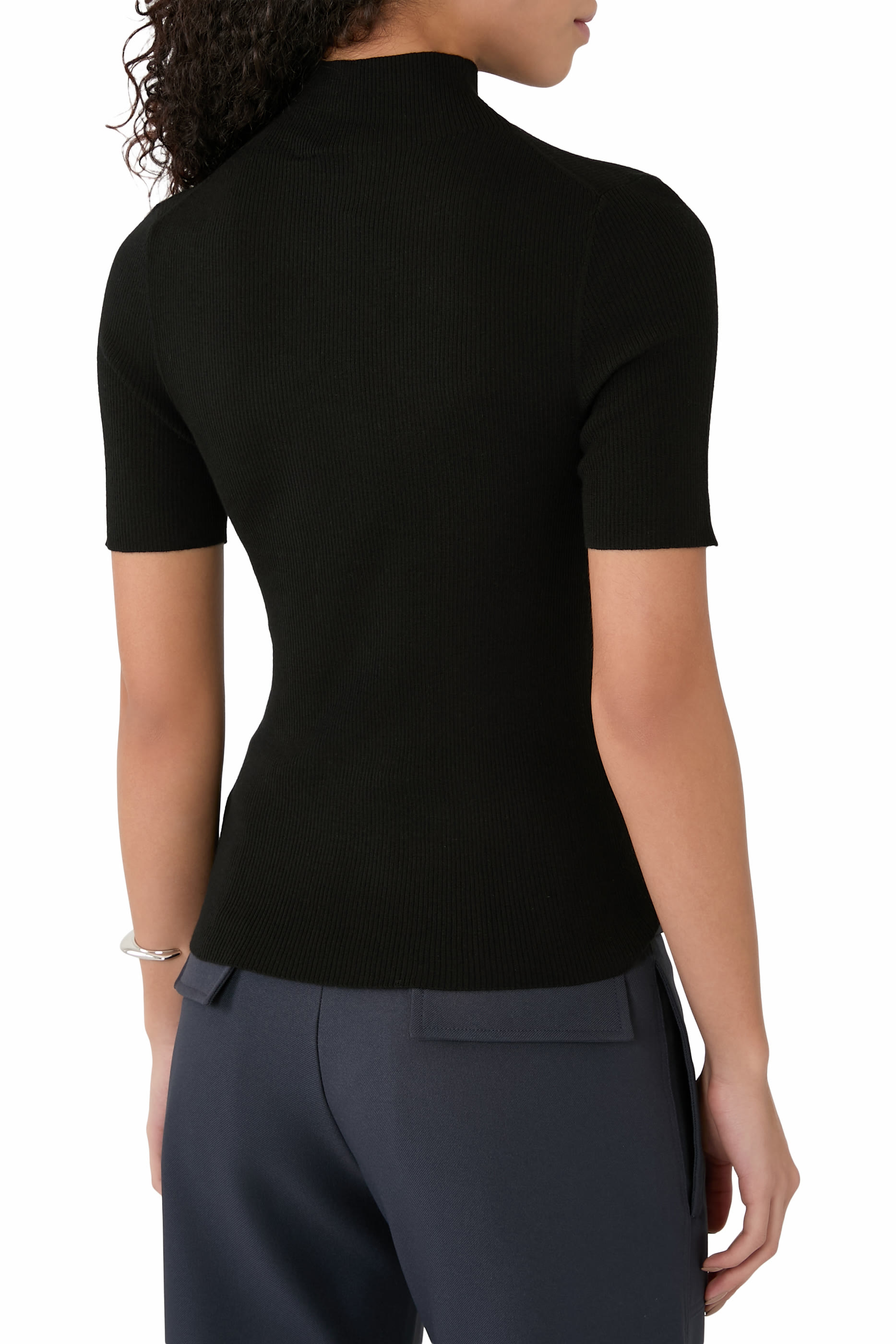 كنزة ليندا بياقة عالية