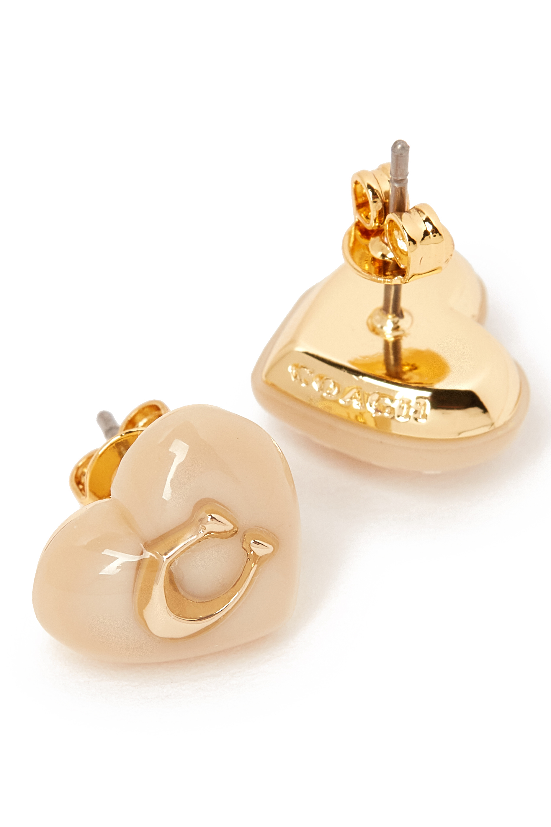 أقراط بتصميم قلب بشعار الماركة