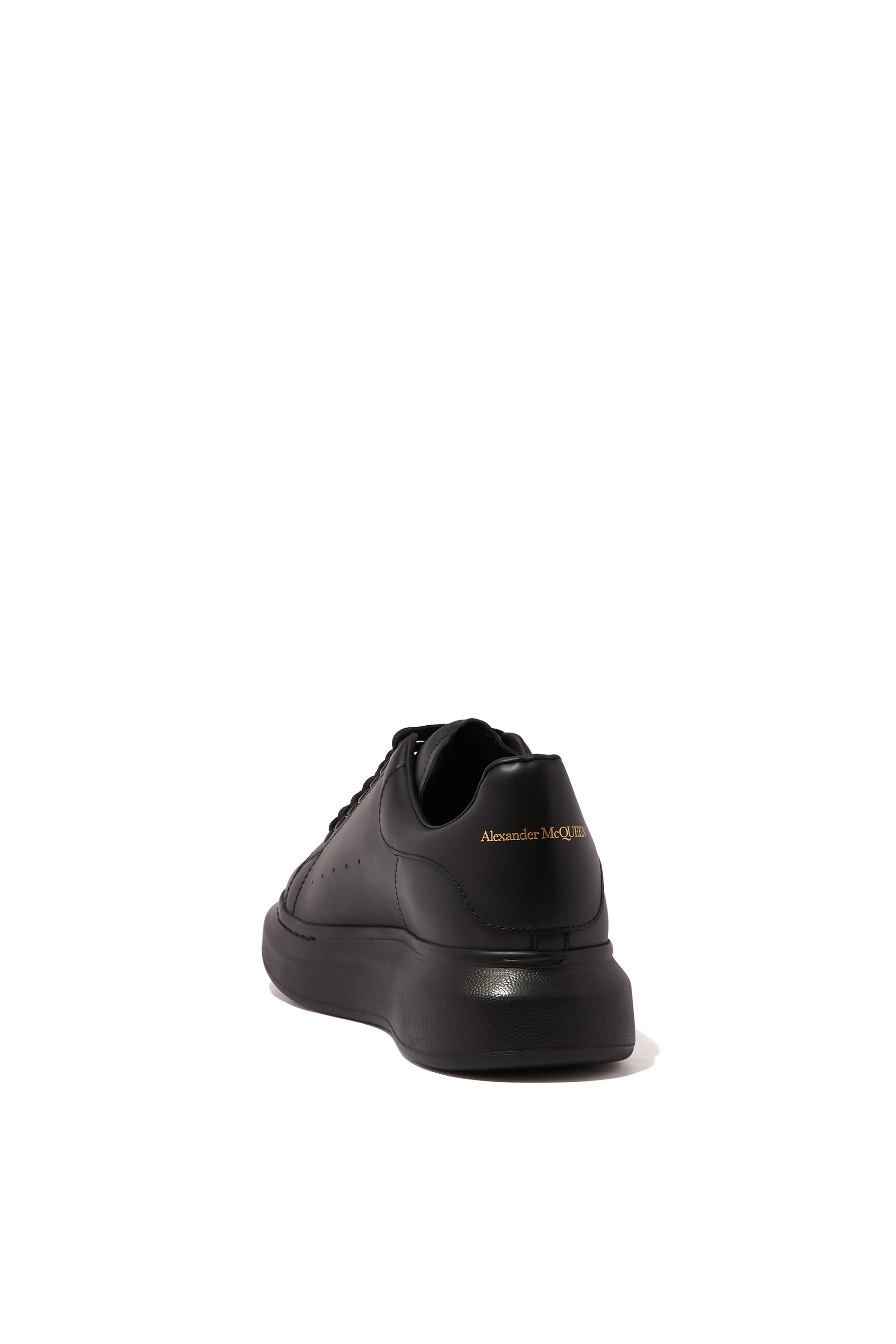 سنيكرز جلد بنعل سميك