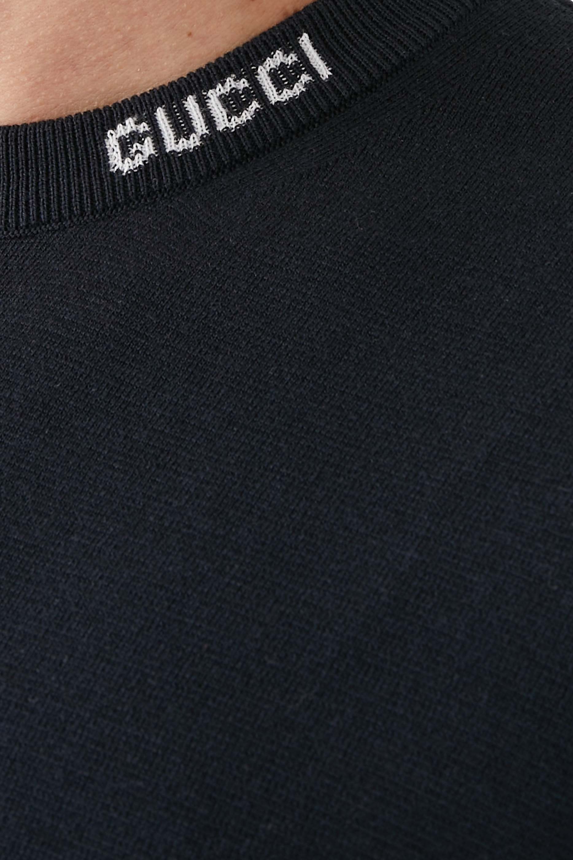 تيشيرت قطن وحرير مع إنتارسيا