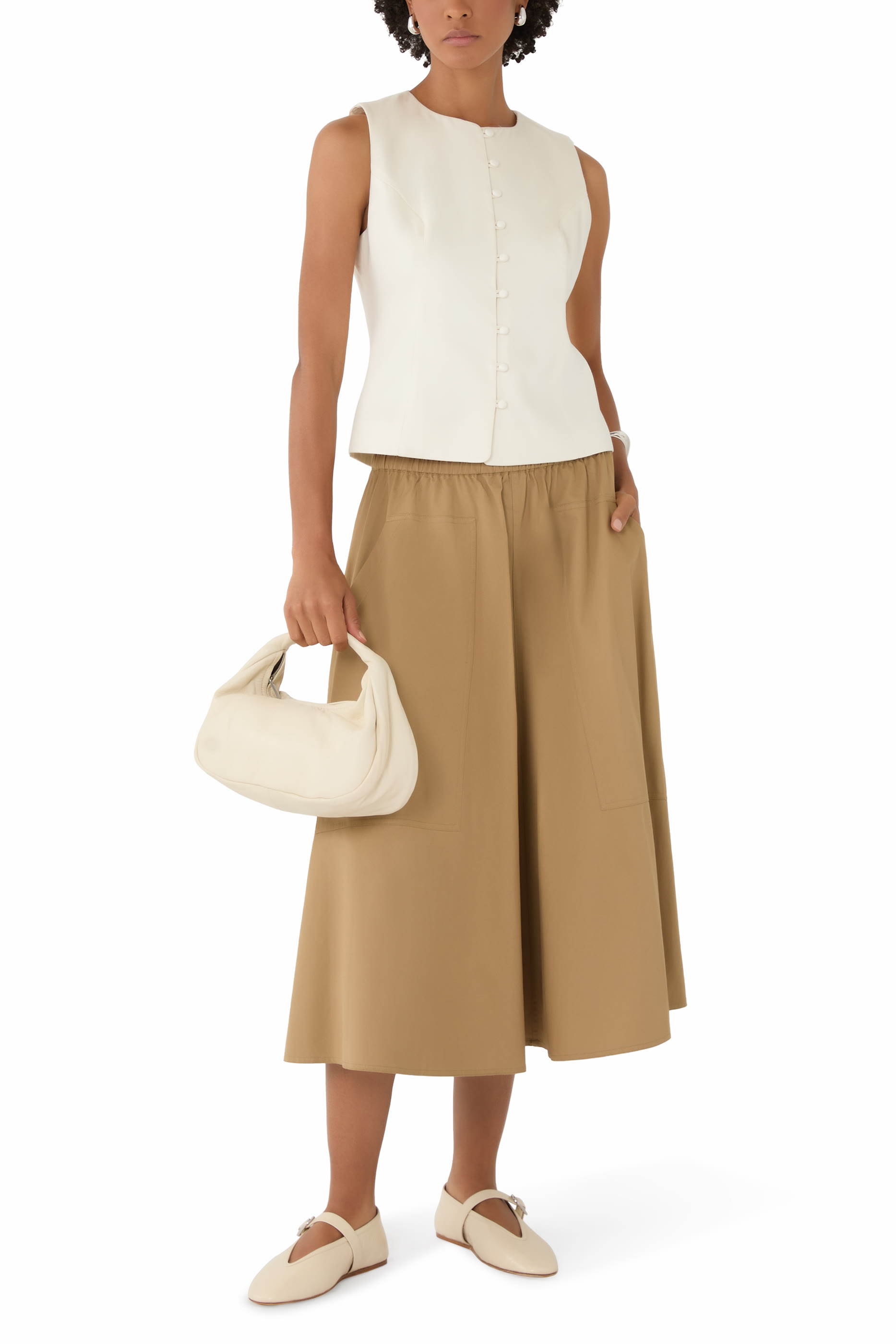 تنورة واسعة بجيوب