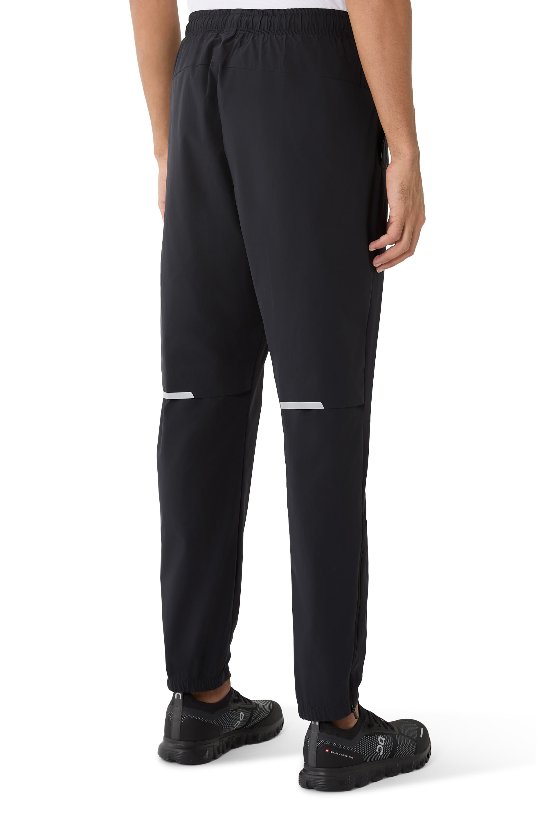 بنطال بشعار الماركة