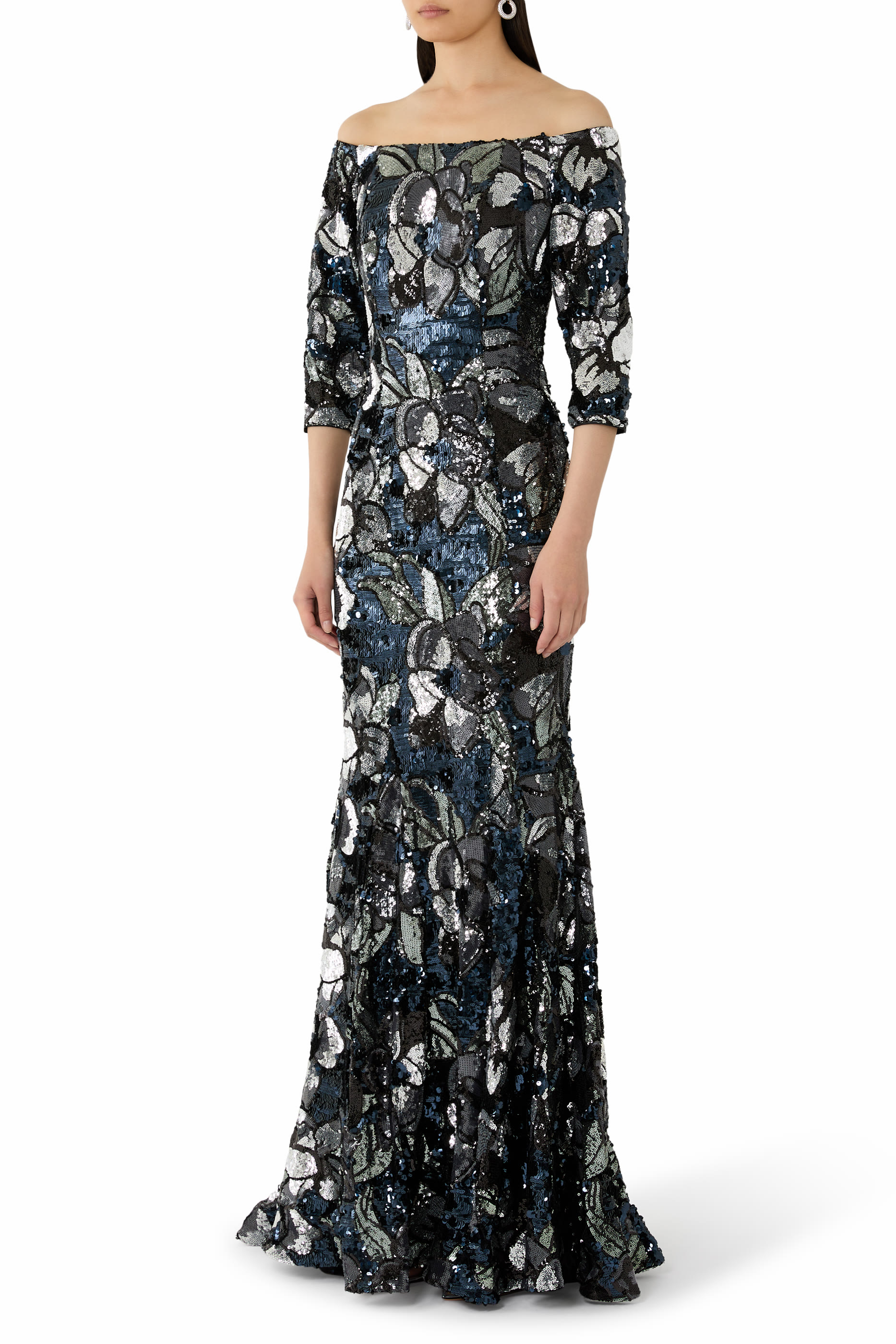 فستان سهرة بأكتاف مكشوفة بترتر مطرز بتصميم زهور