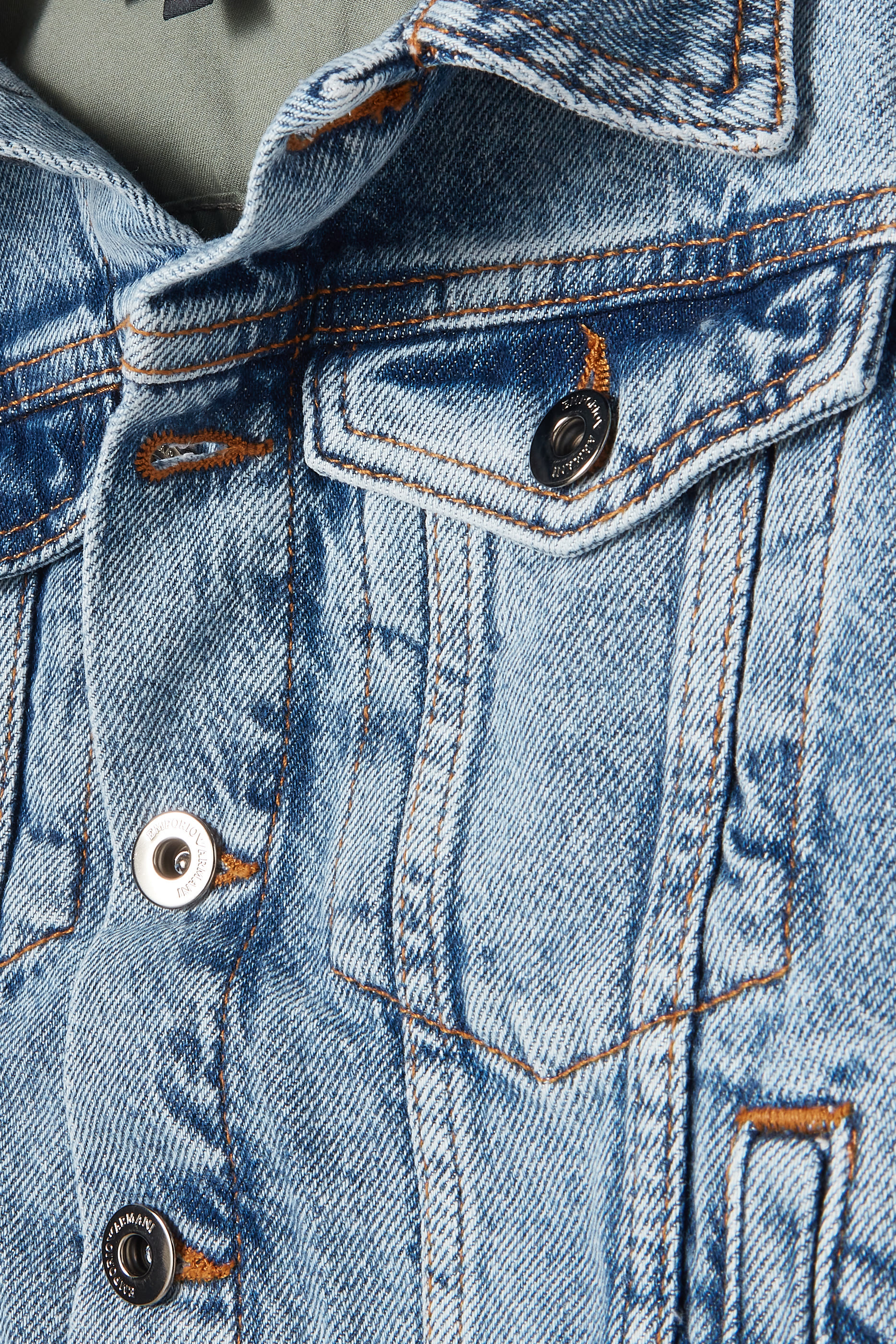 جاكيت دنيم بأكمام بلون مغاير للأطفال