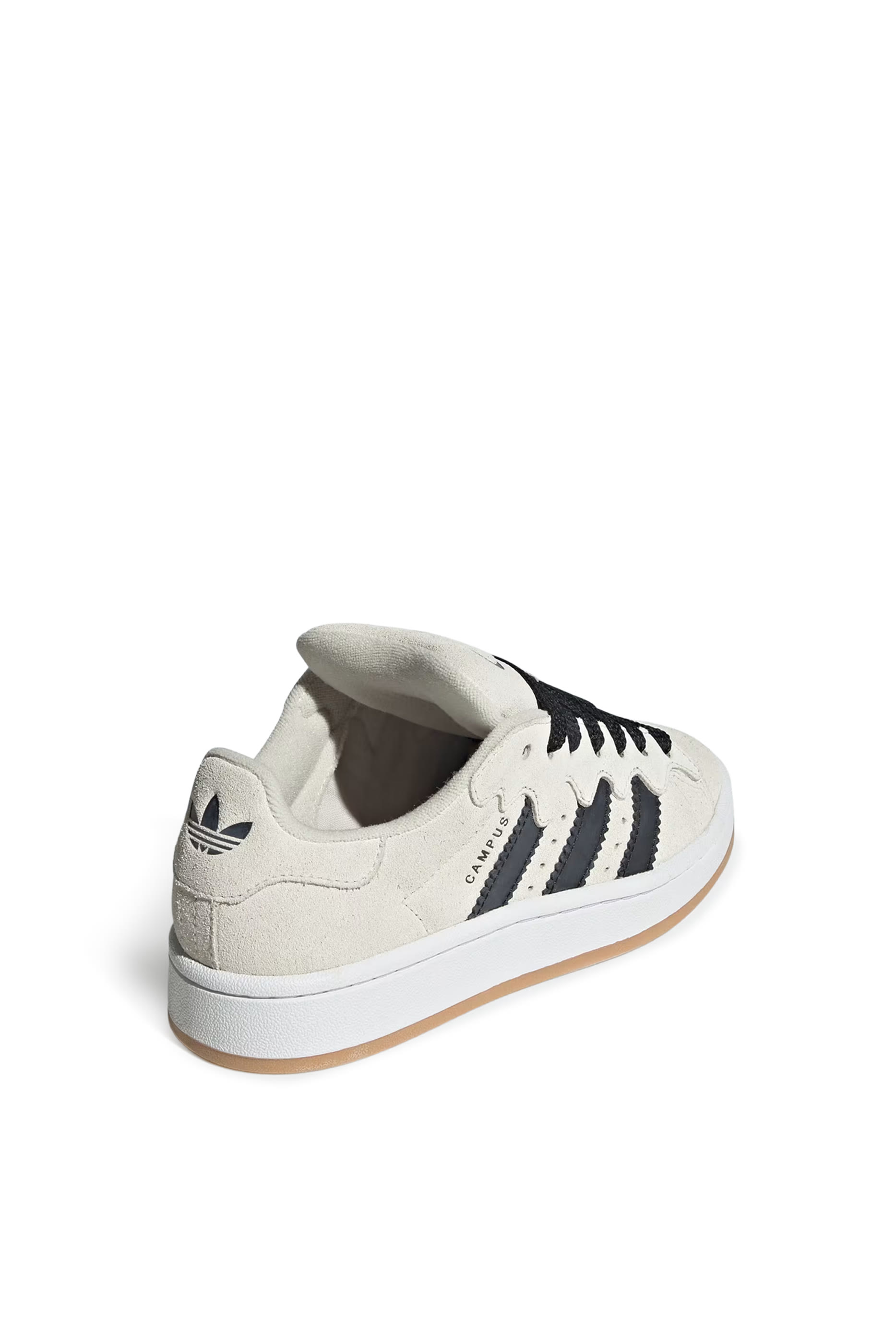 سنيكرز كامبوس بتصميم مستوحى من الألفينات