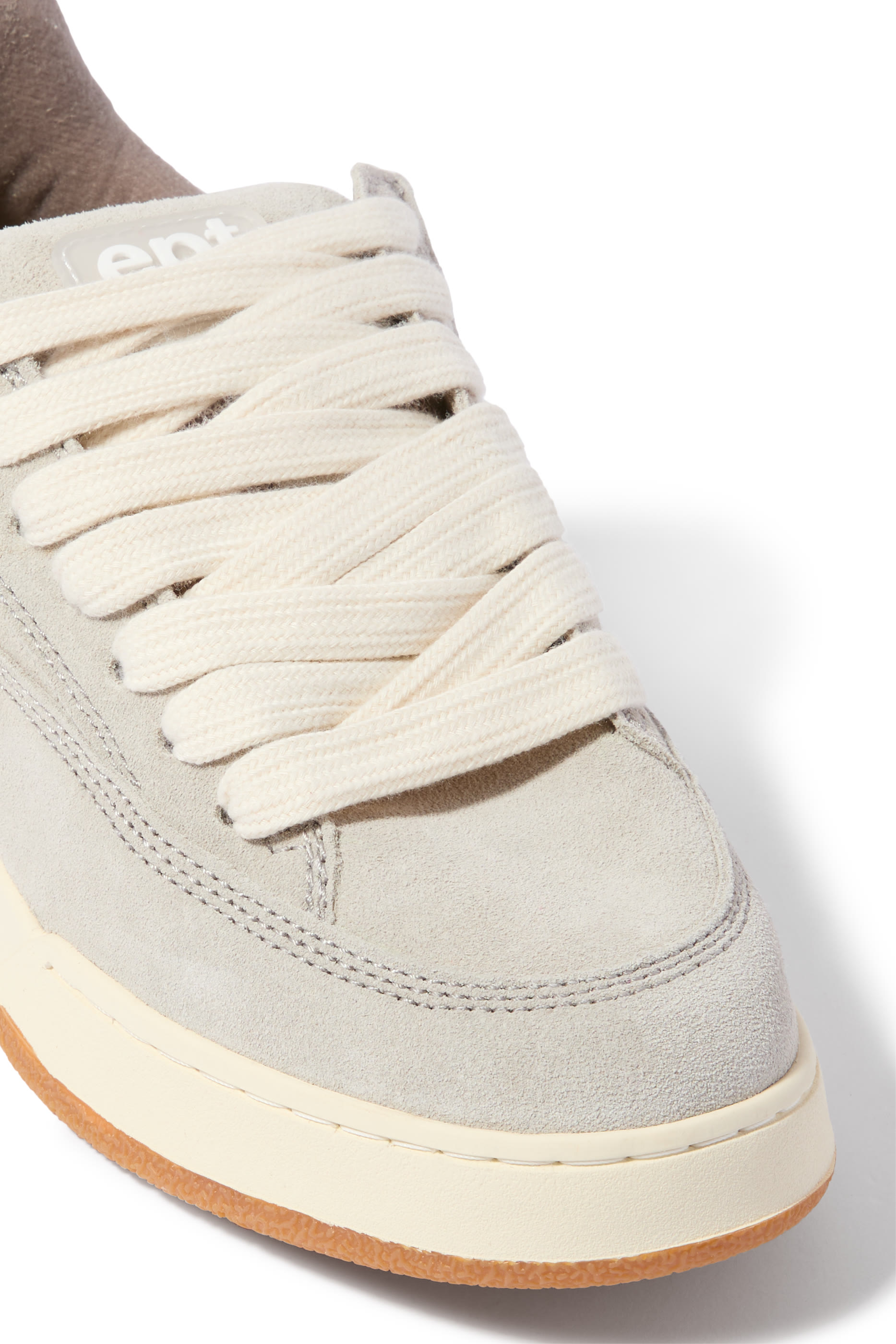 سنيكرز بلسان سميك