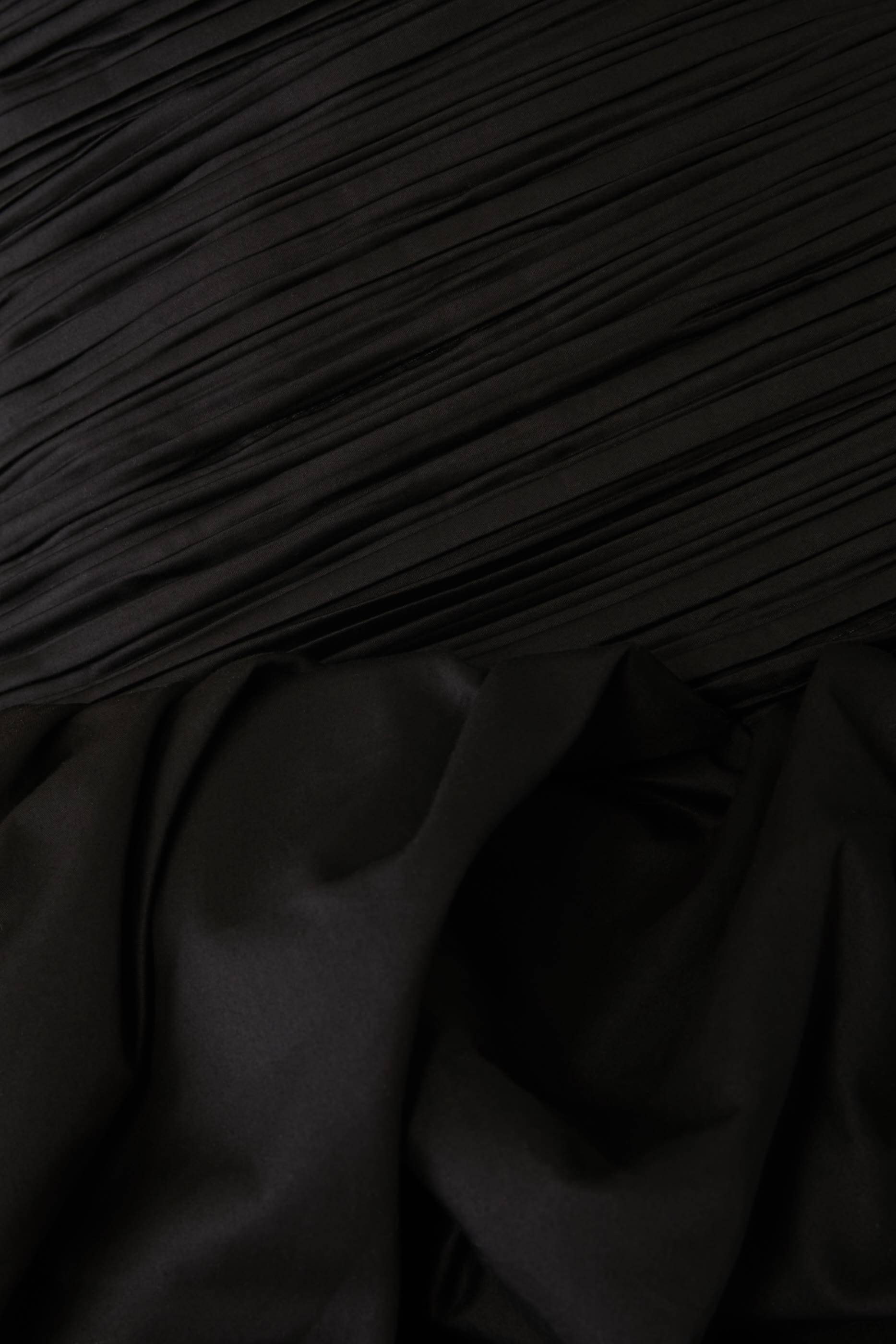 فستان فيوليت قصير بحافة منفوخة