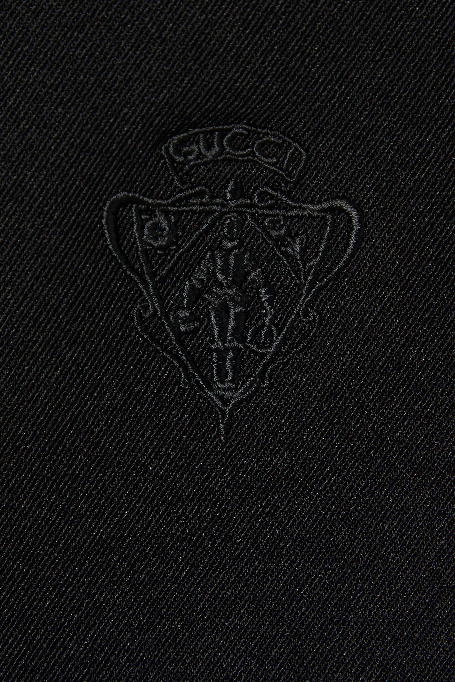 جاكيت بسحاب مطرز بشعار كريست