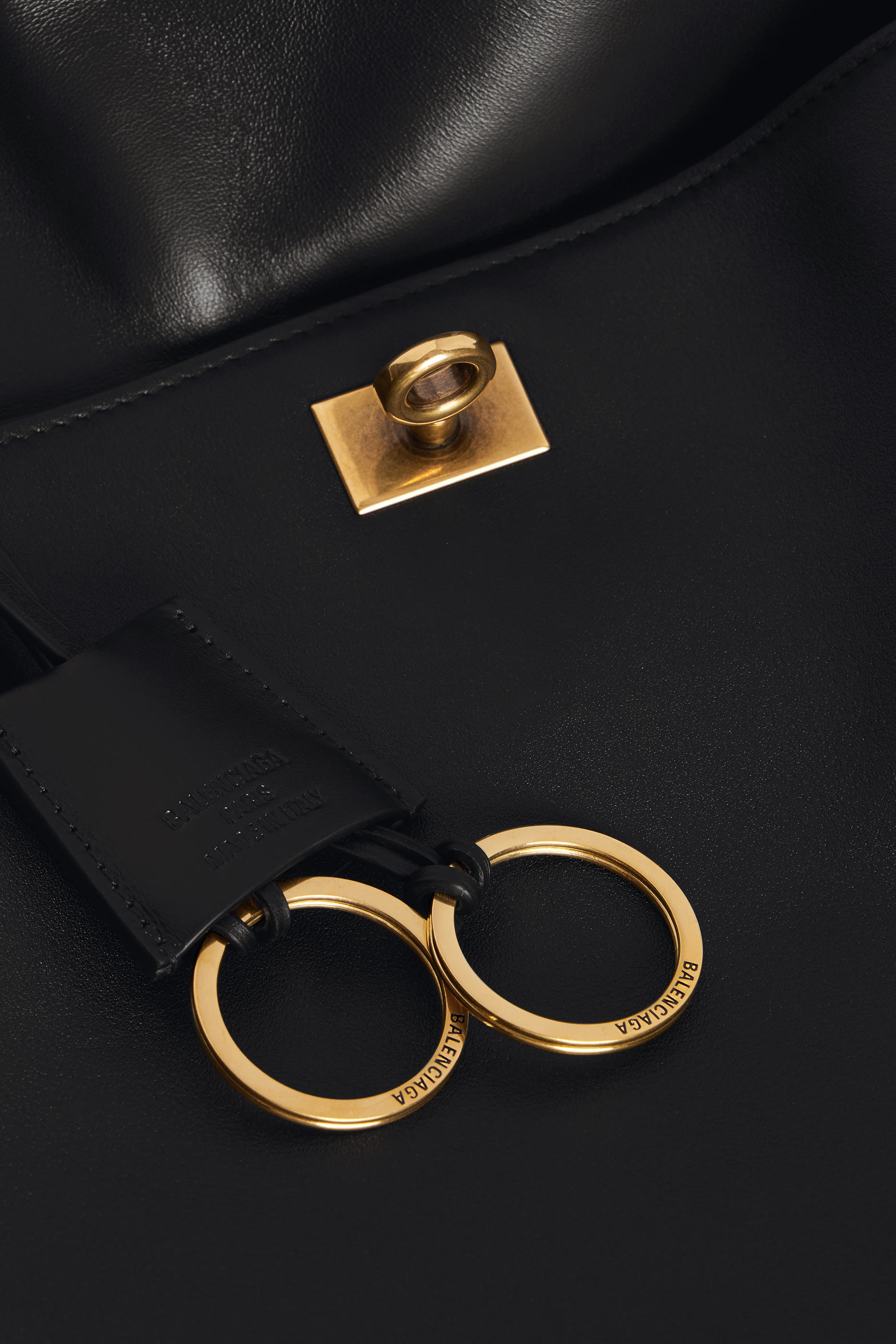 حقيبة روديو بيد علوية