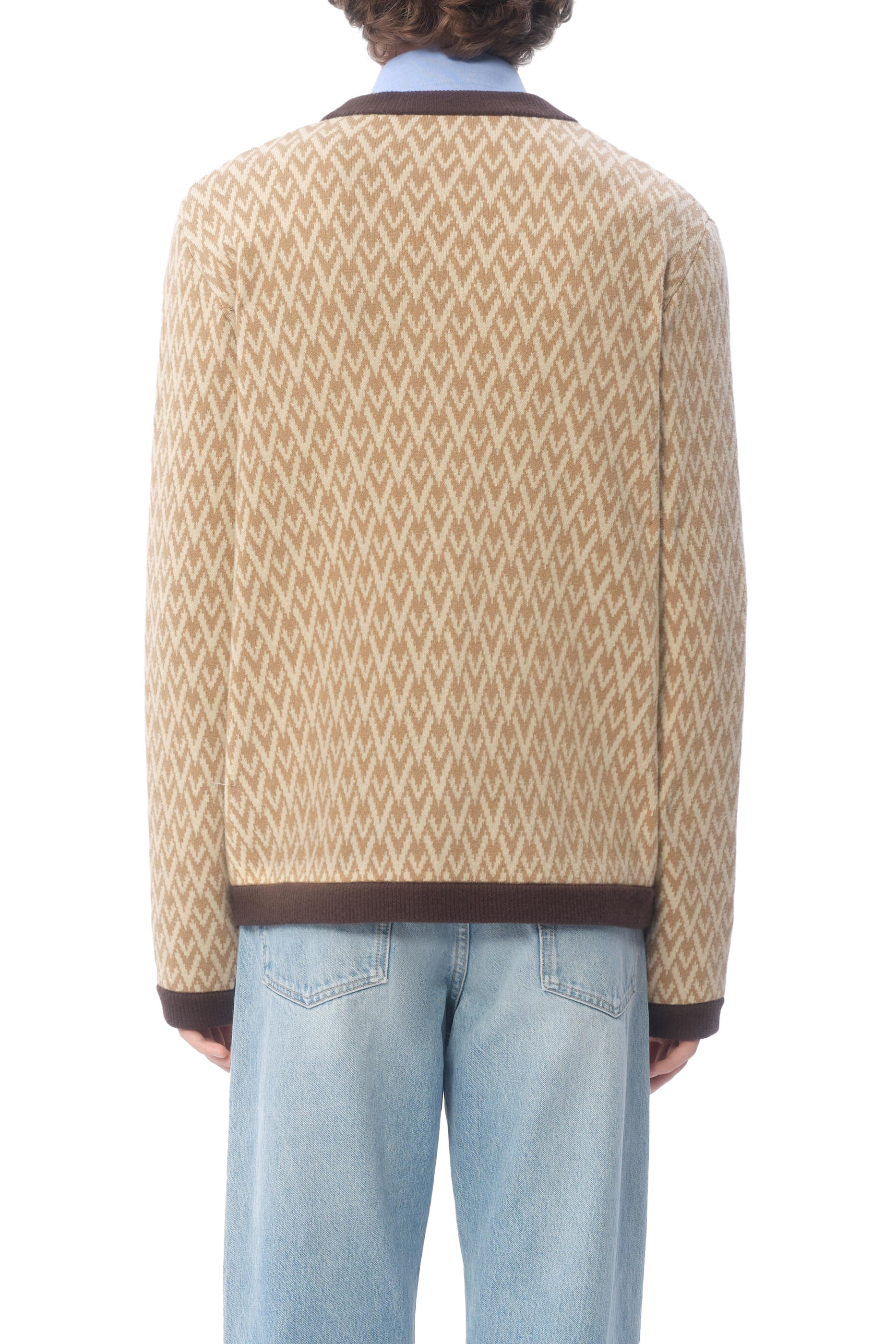 كارديجان توت لا صوف بنقشة شعار الماركة