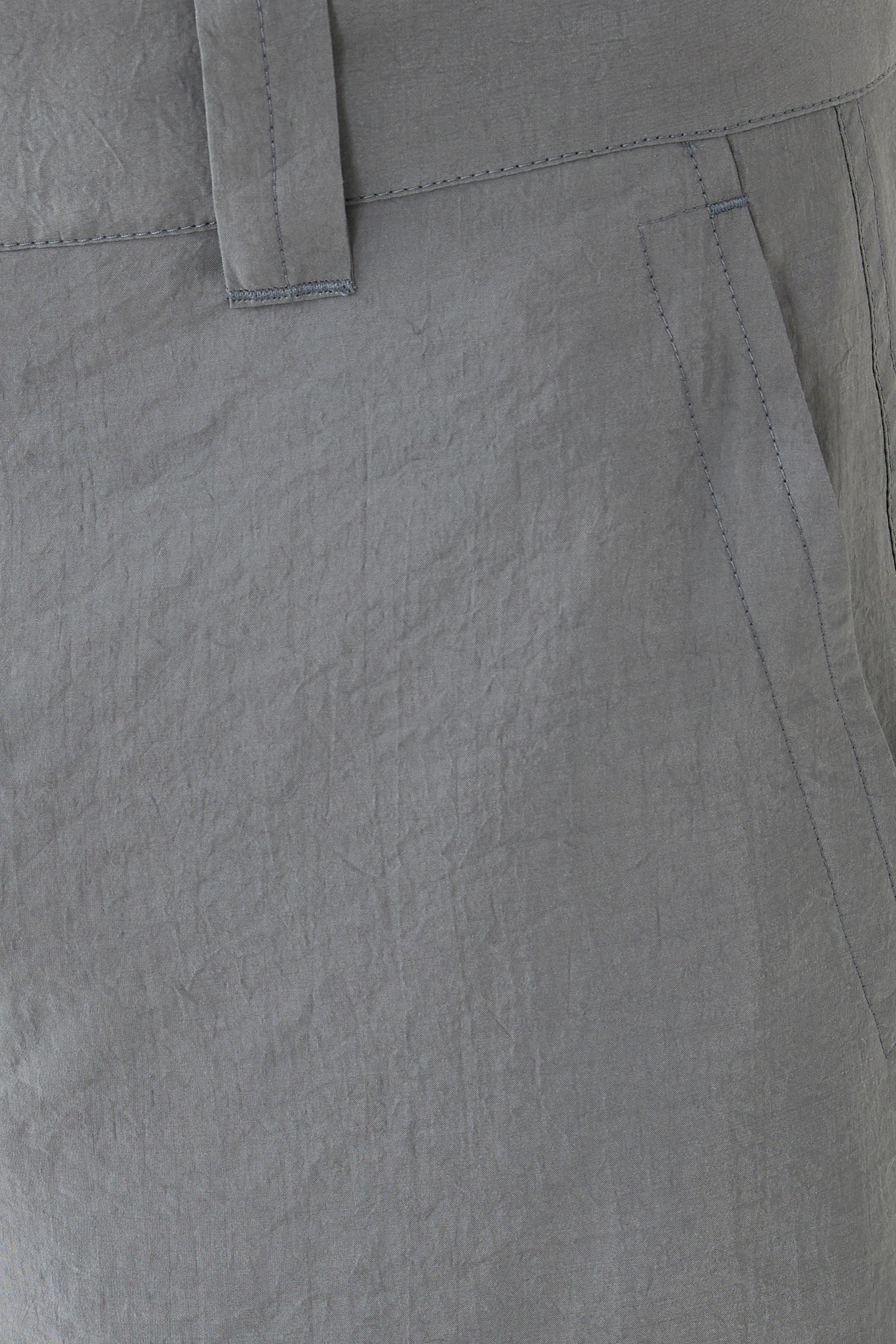 بنطال بقصة ساق مستقيمة