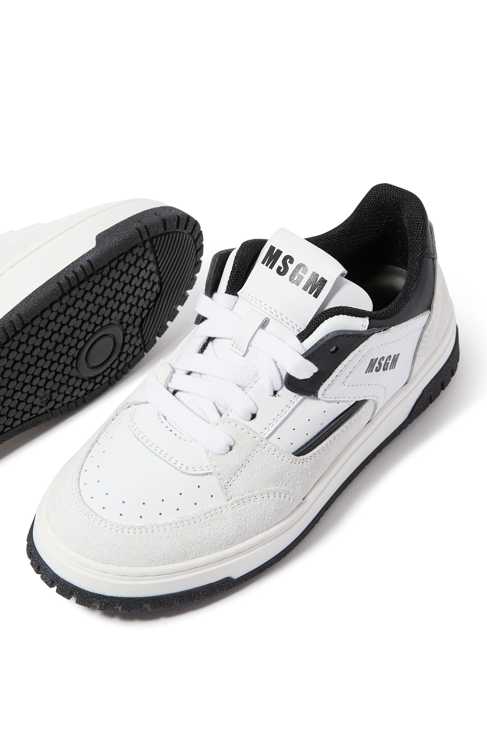 سنيكرز بشعار الماركة للأطفال