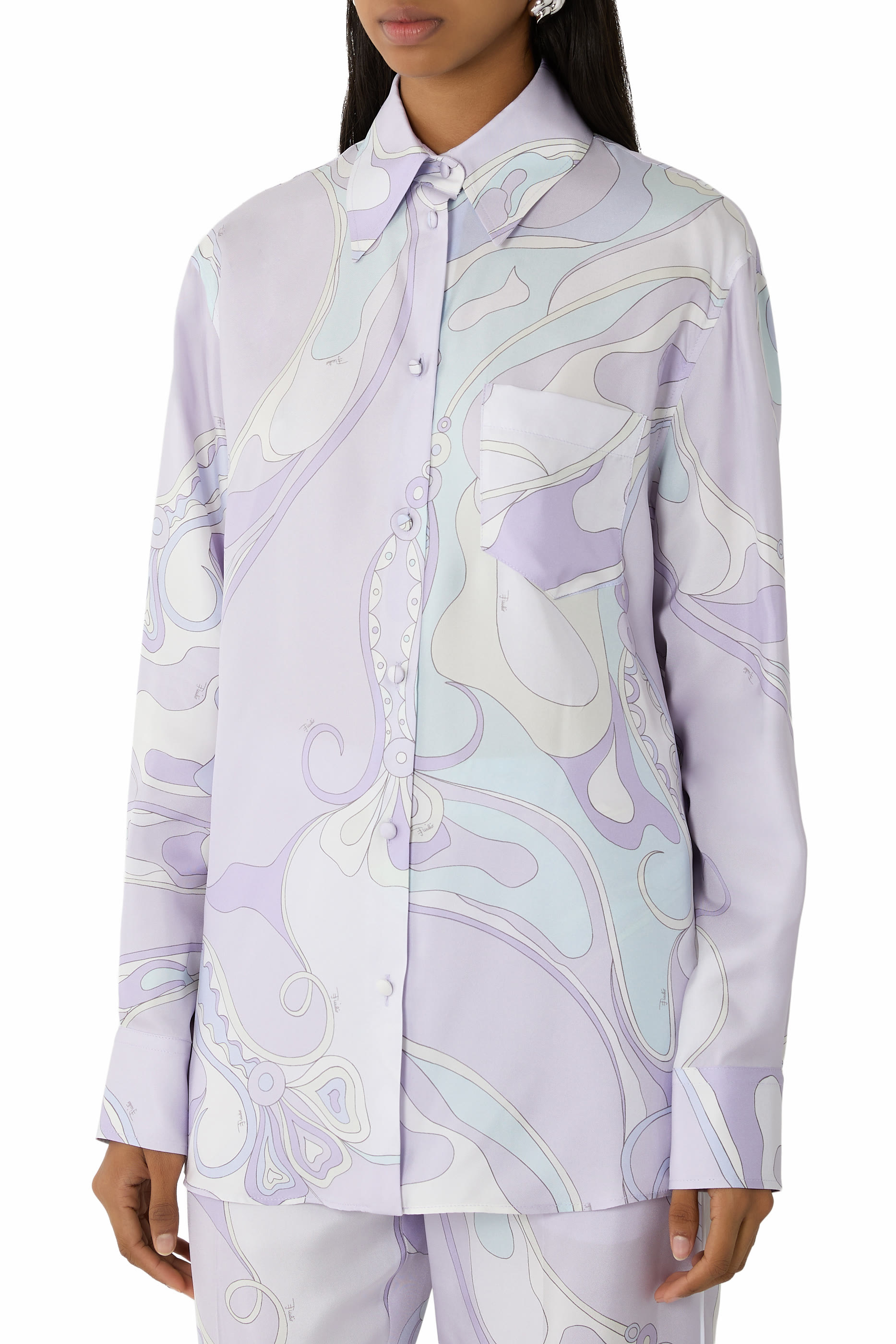 قميص بنقشة غرافيكية