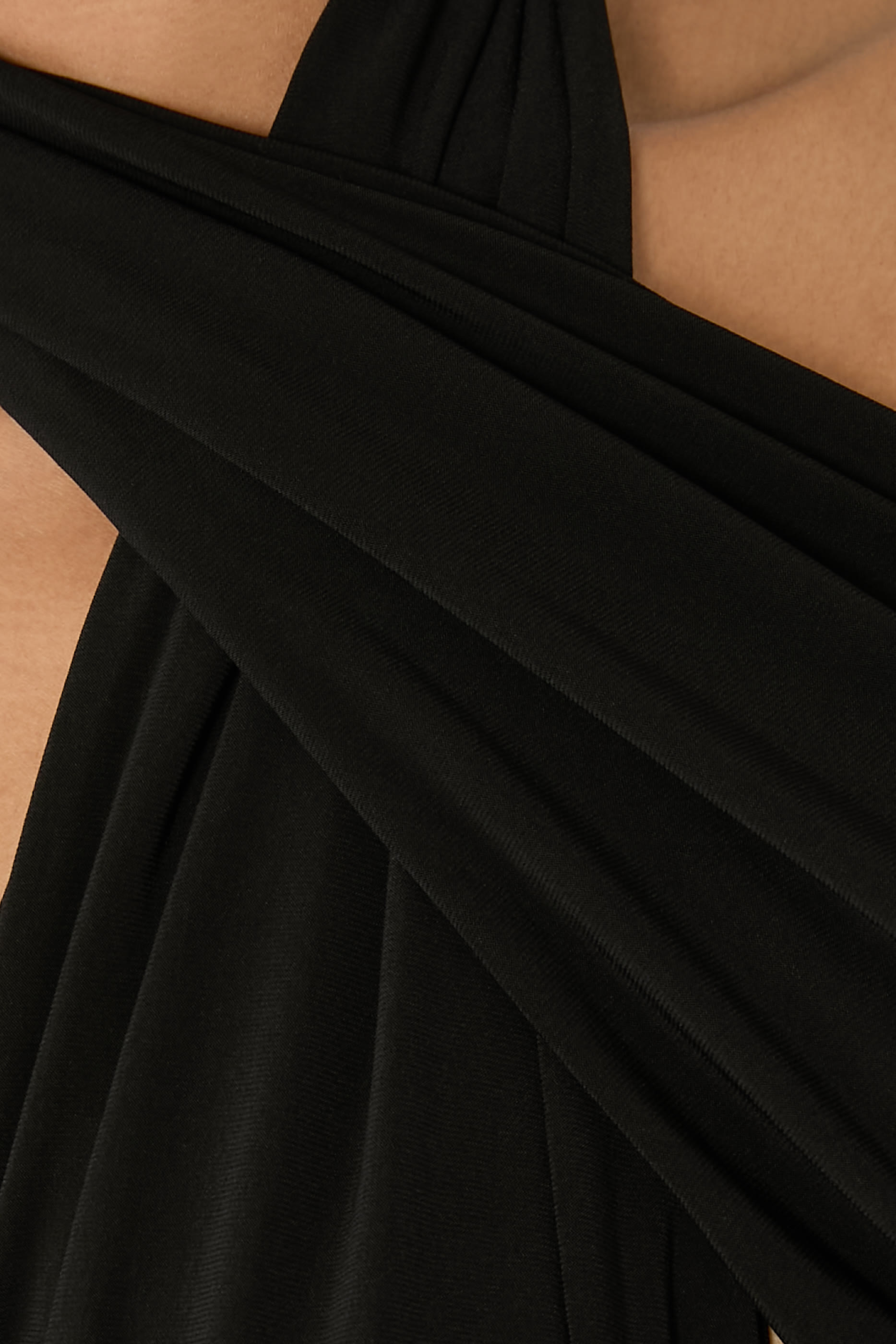 جمبسوت بقصة ساق مستقيمة برباط رقبة بتصميم متقاطع