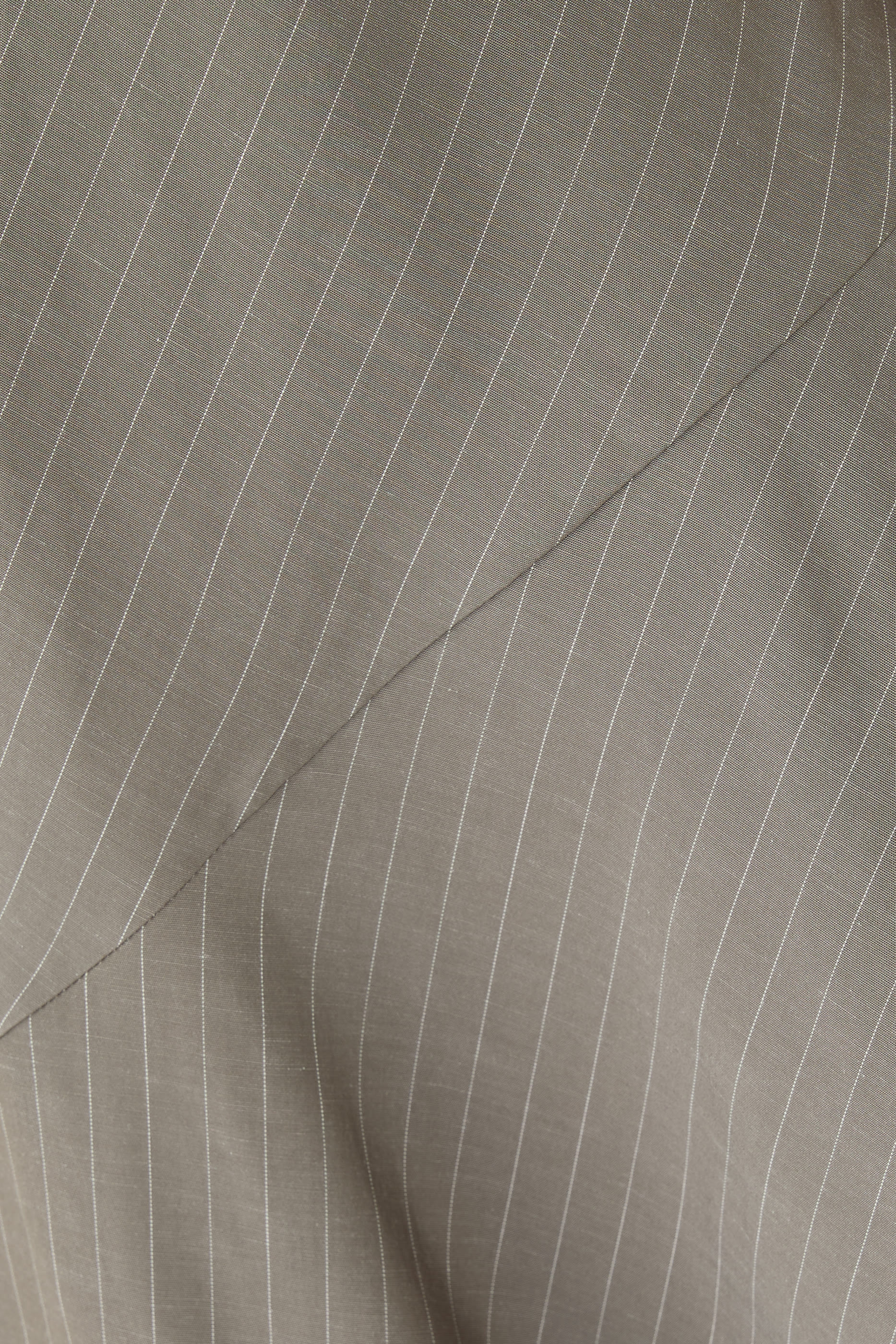 فستان سهل الارتداء بتصميم غير متماثل