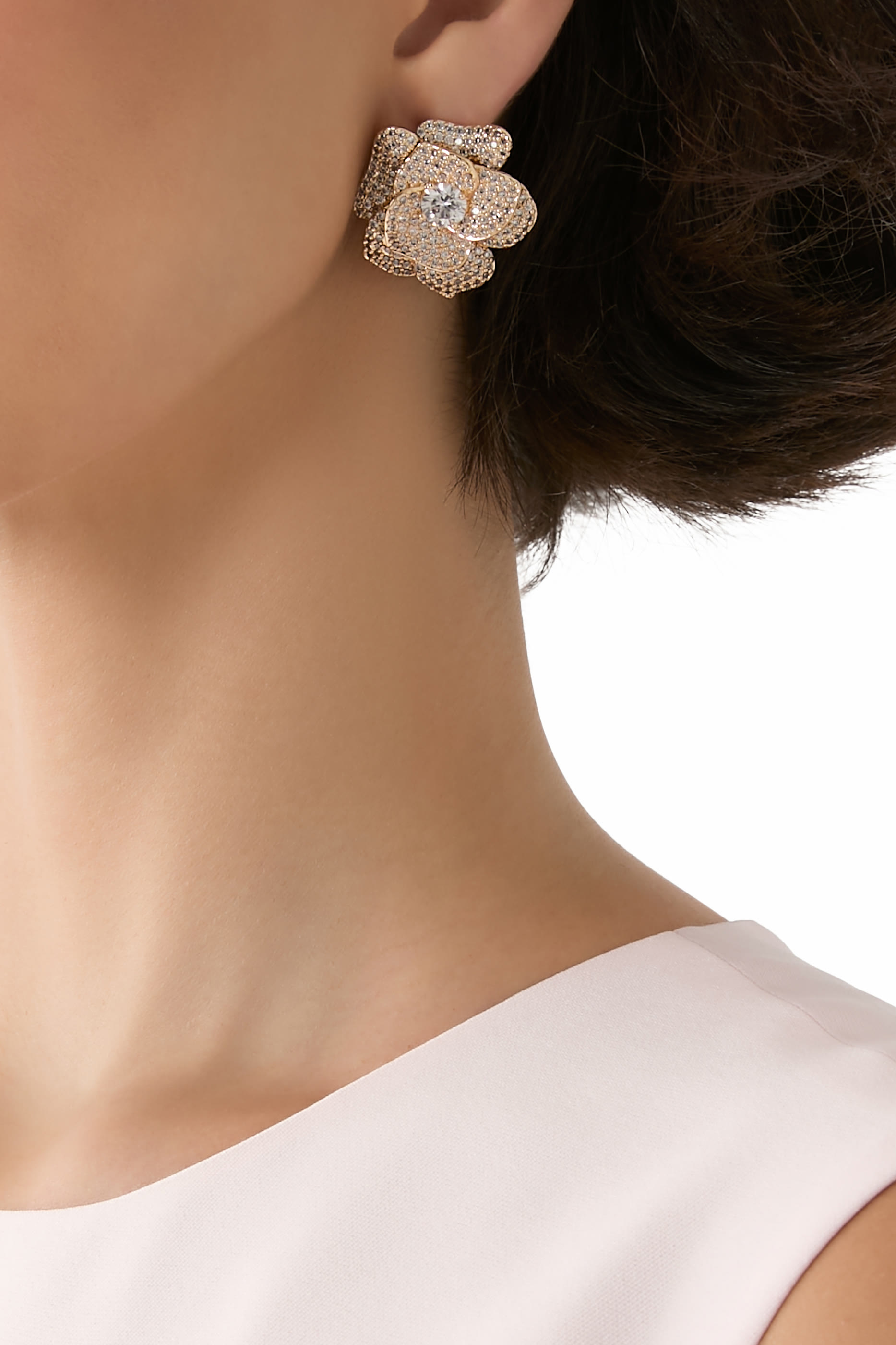 أقراط بتصميم زهور مرصعة بكريستال أقراط بتصميم زهور مرصعة بكريستال