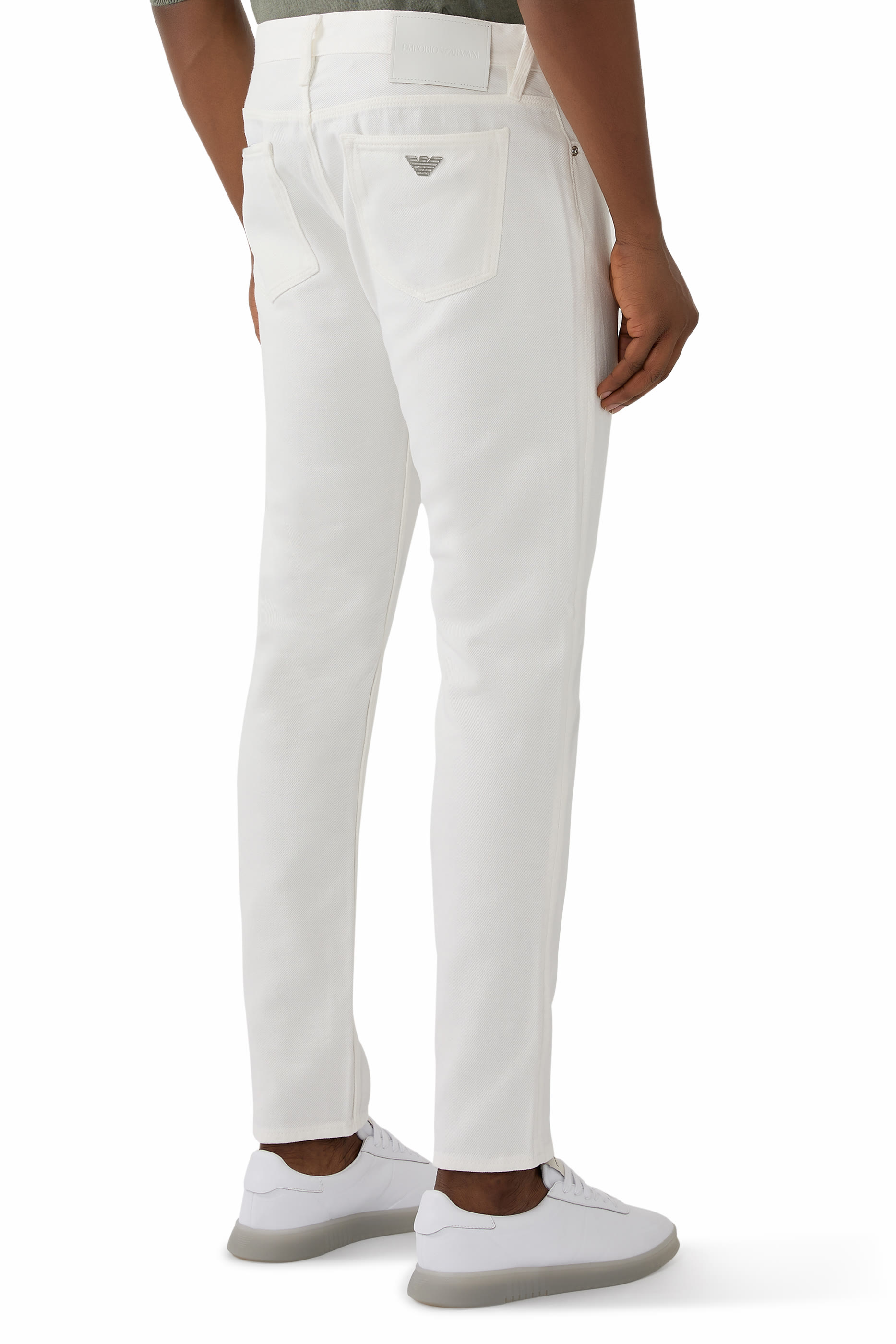 بنطال بقصة ضيقة