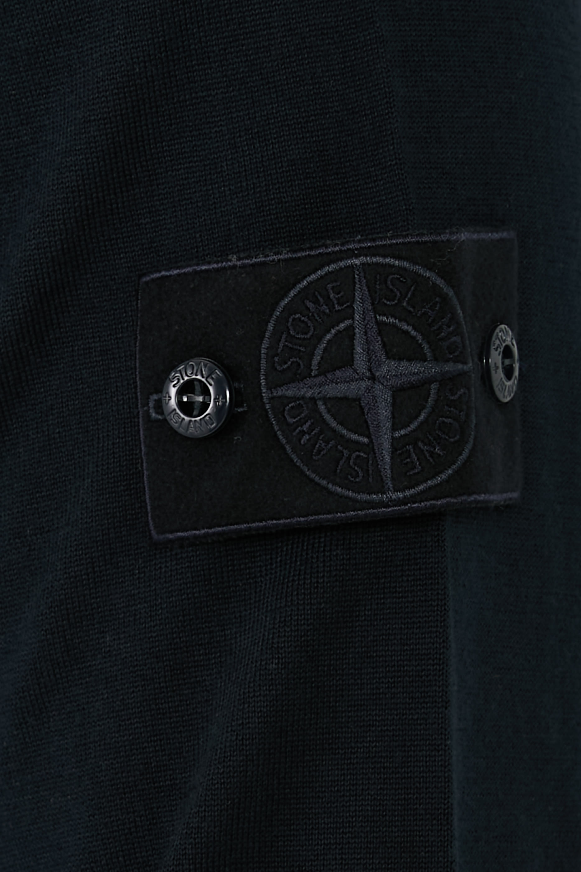 قميص بولو مزين بشارة شعار الماركة