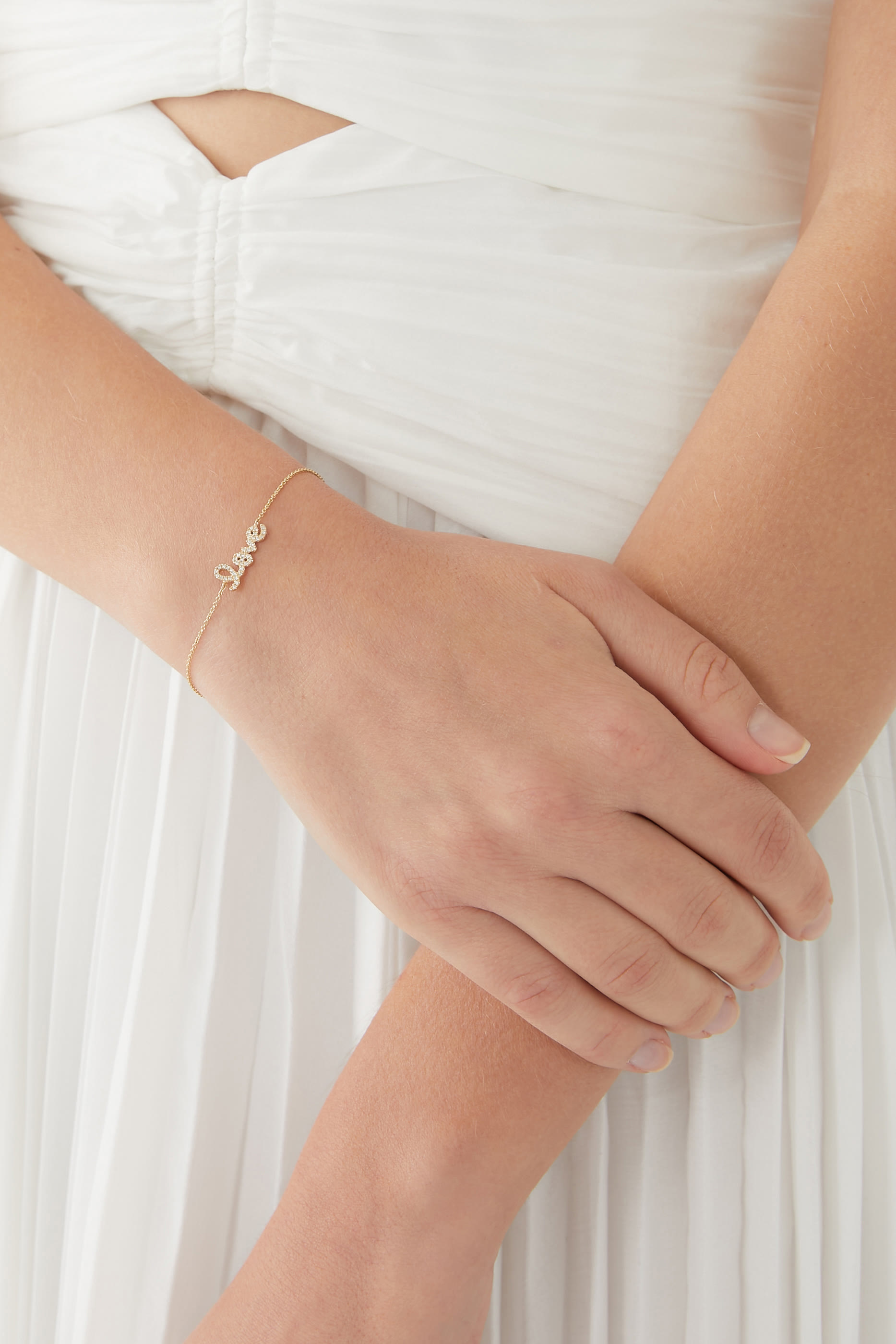 سوار بتصميم كلمة لوف مرصع بالماس ذهب أصفر عيار 14