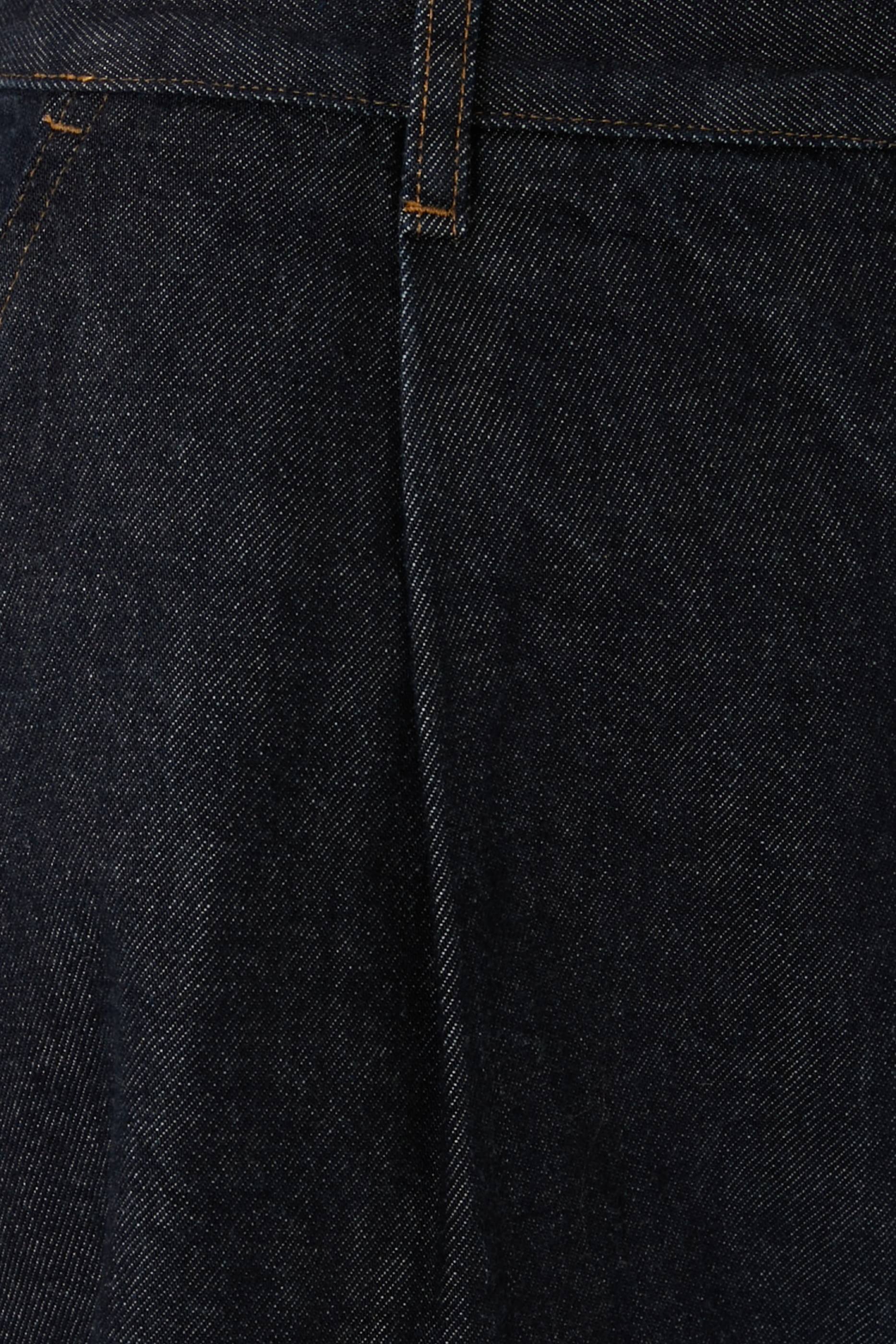 شورت بقصة ضيقة