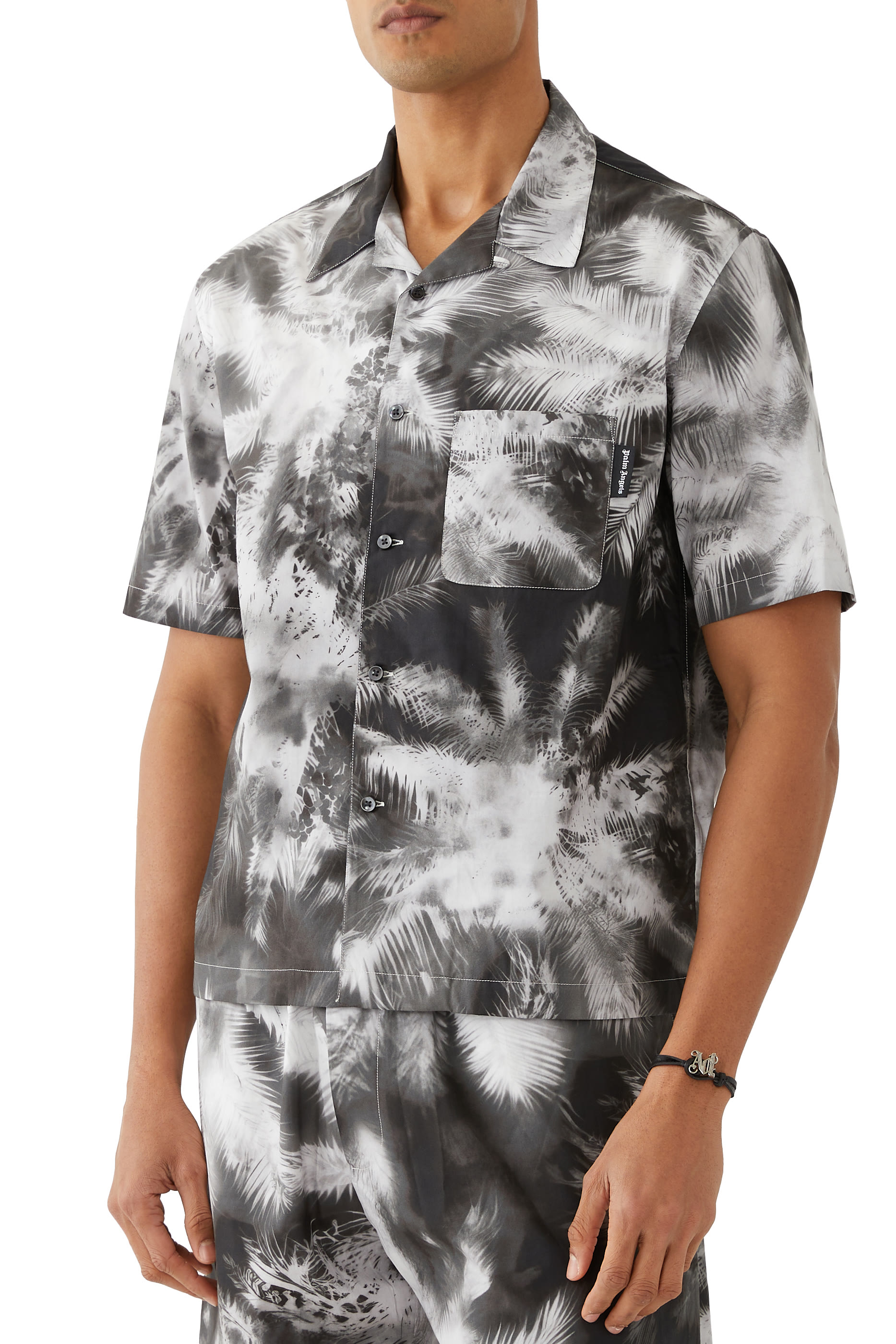 قميص بنقشة نخيل بلون أزرق