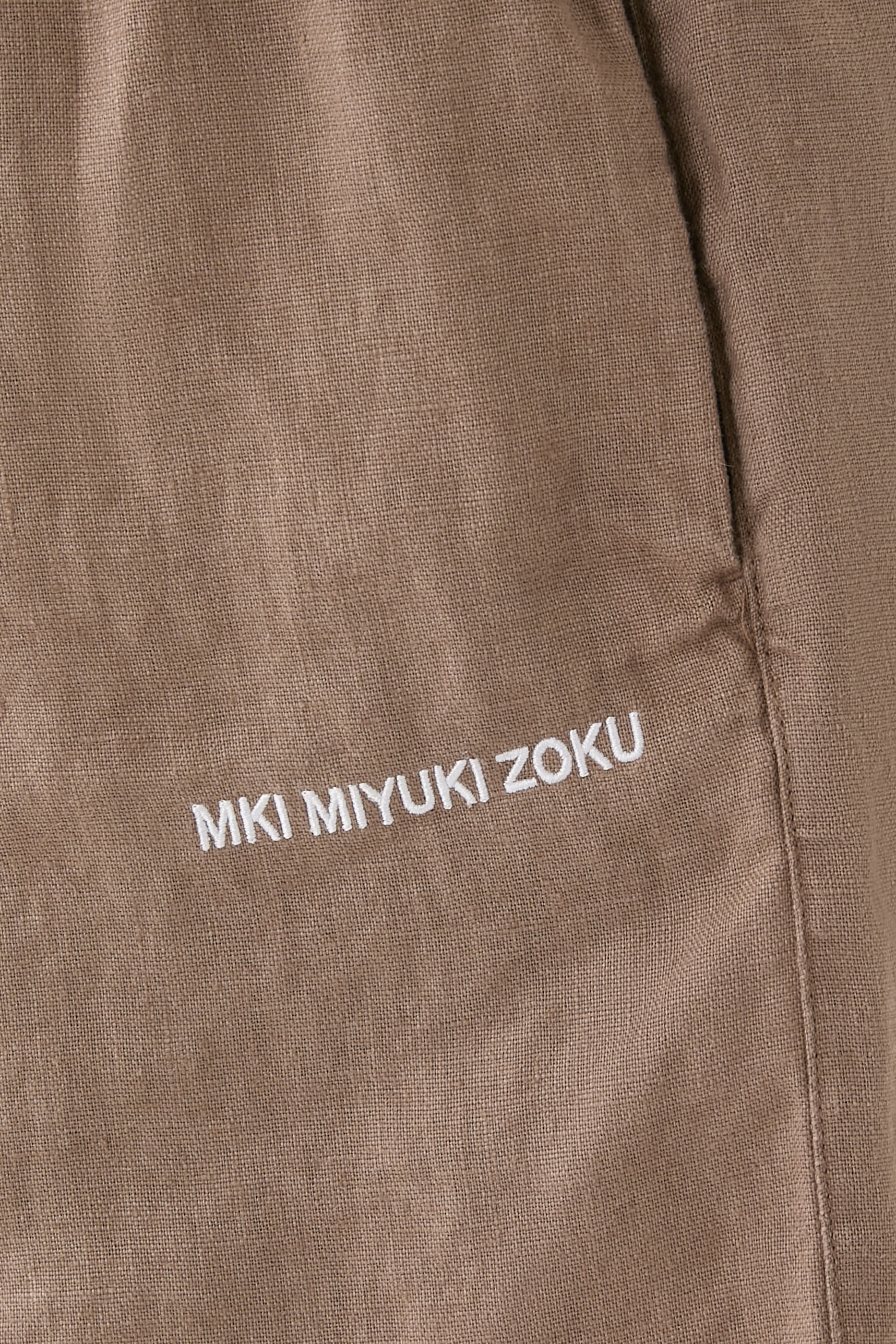 شورت بشعار الماركة كتان