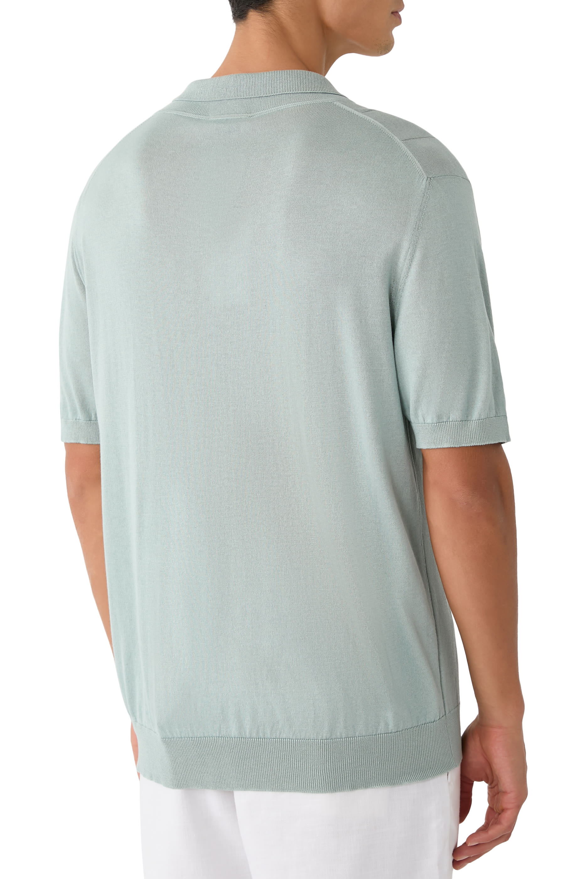 قميص بولو بياقة مفتوحة