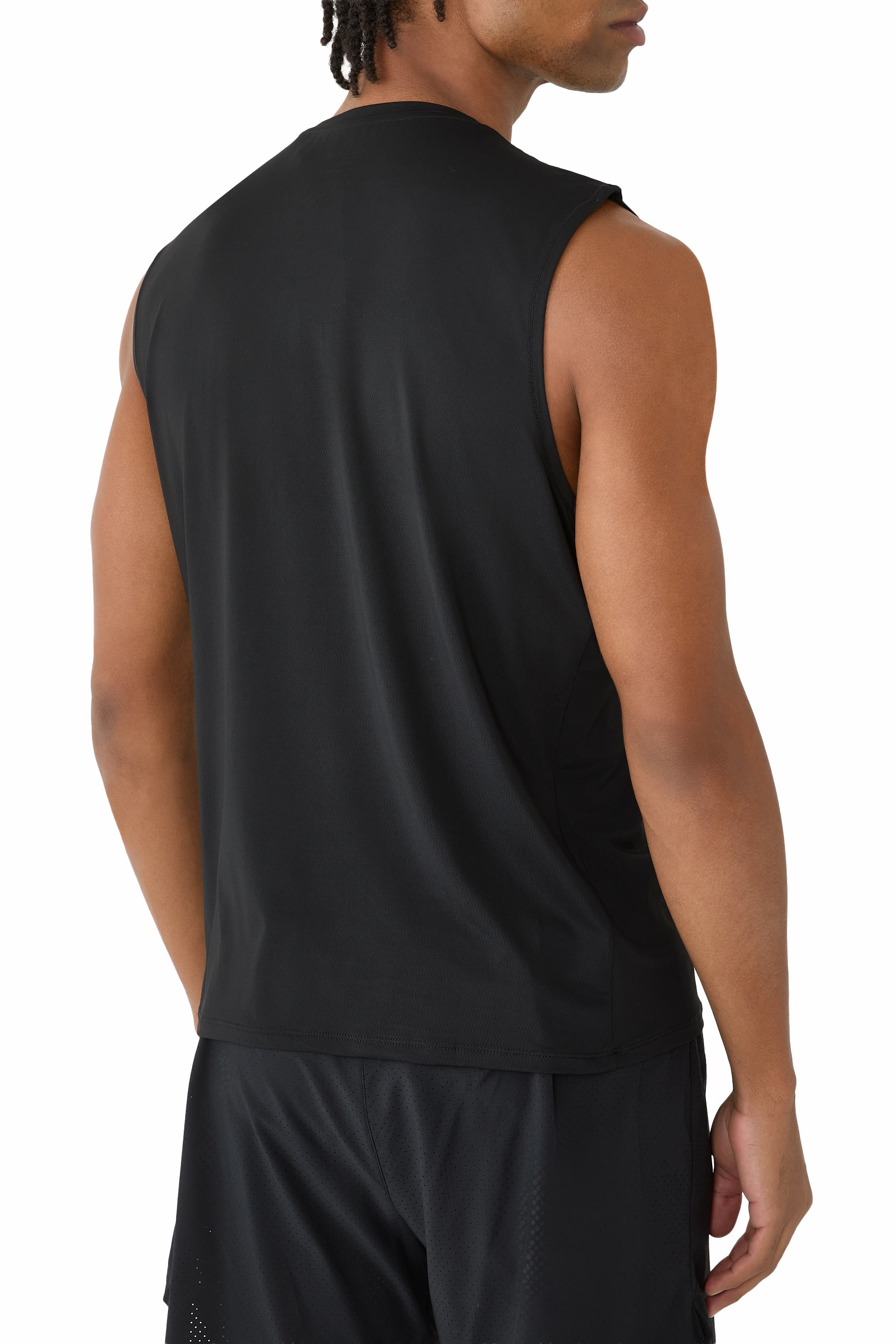 بلوزة إيرو بلا أكمام