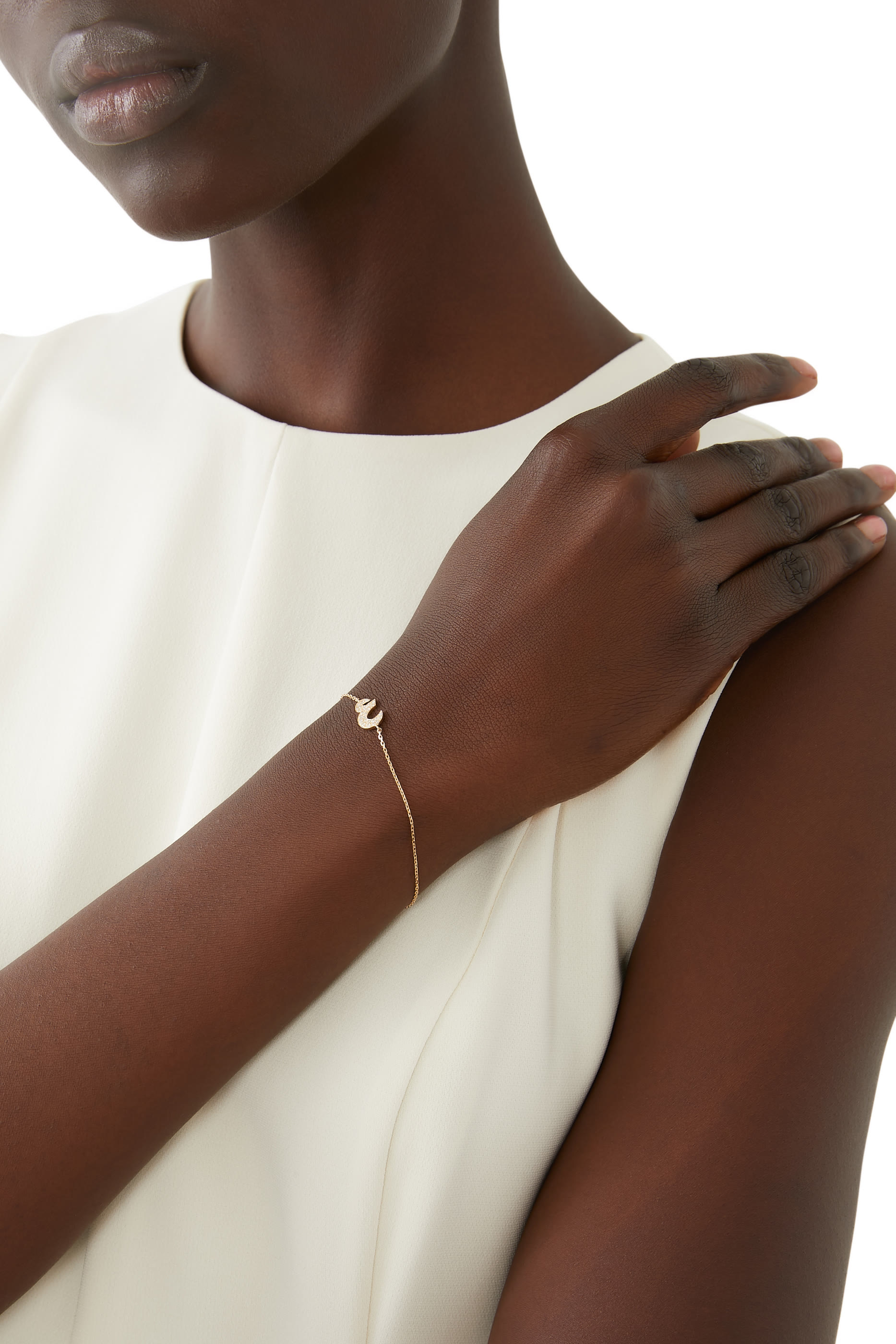 سوار أولا بحلية بتصميم حرف ع مقاس XS مرصع بالماس ذهب أصفر 18