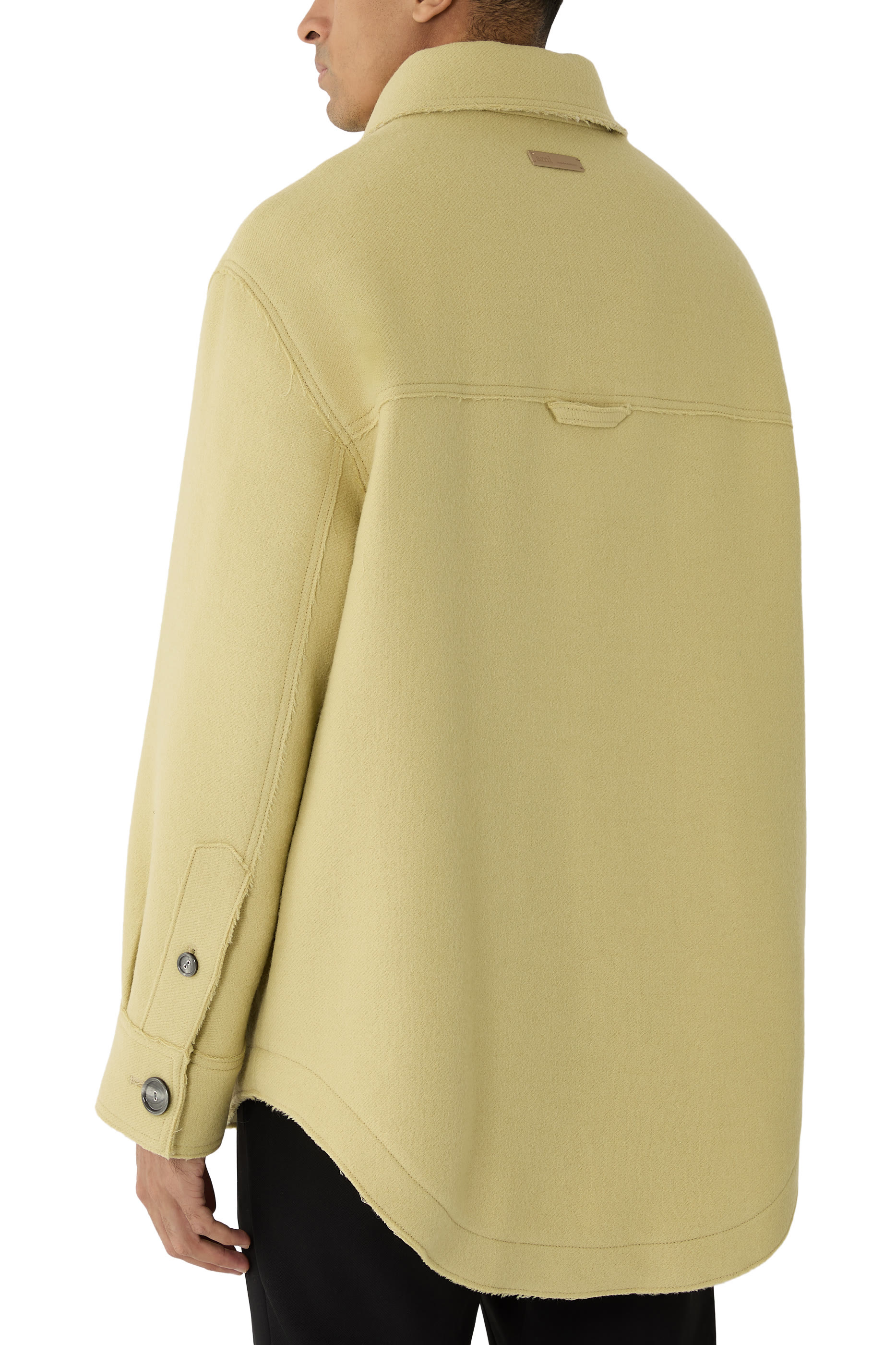 جاكيت بأزرار صوف