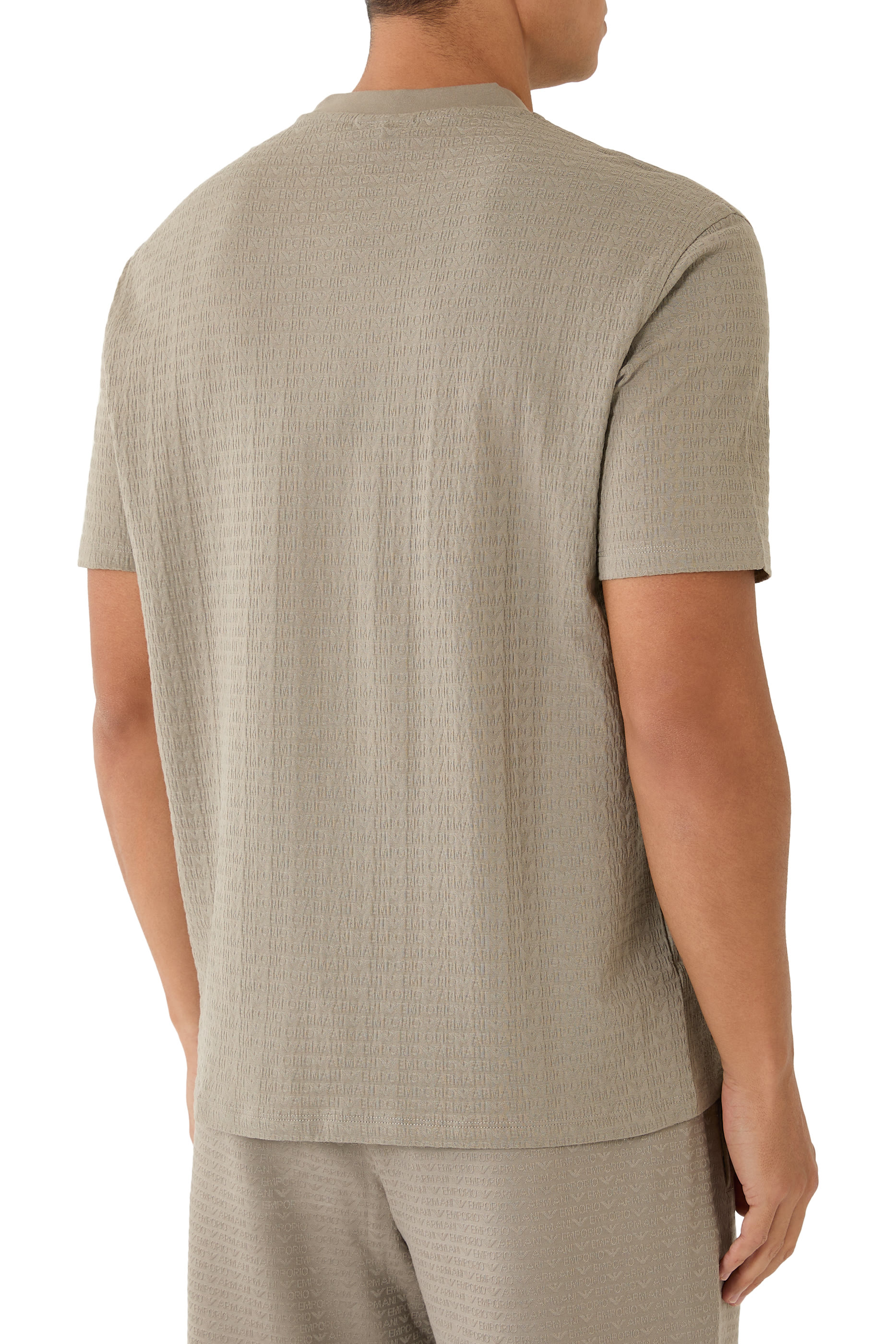 تيشيرت بنقشة شعار الماركة بحجم صغير