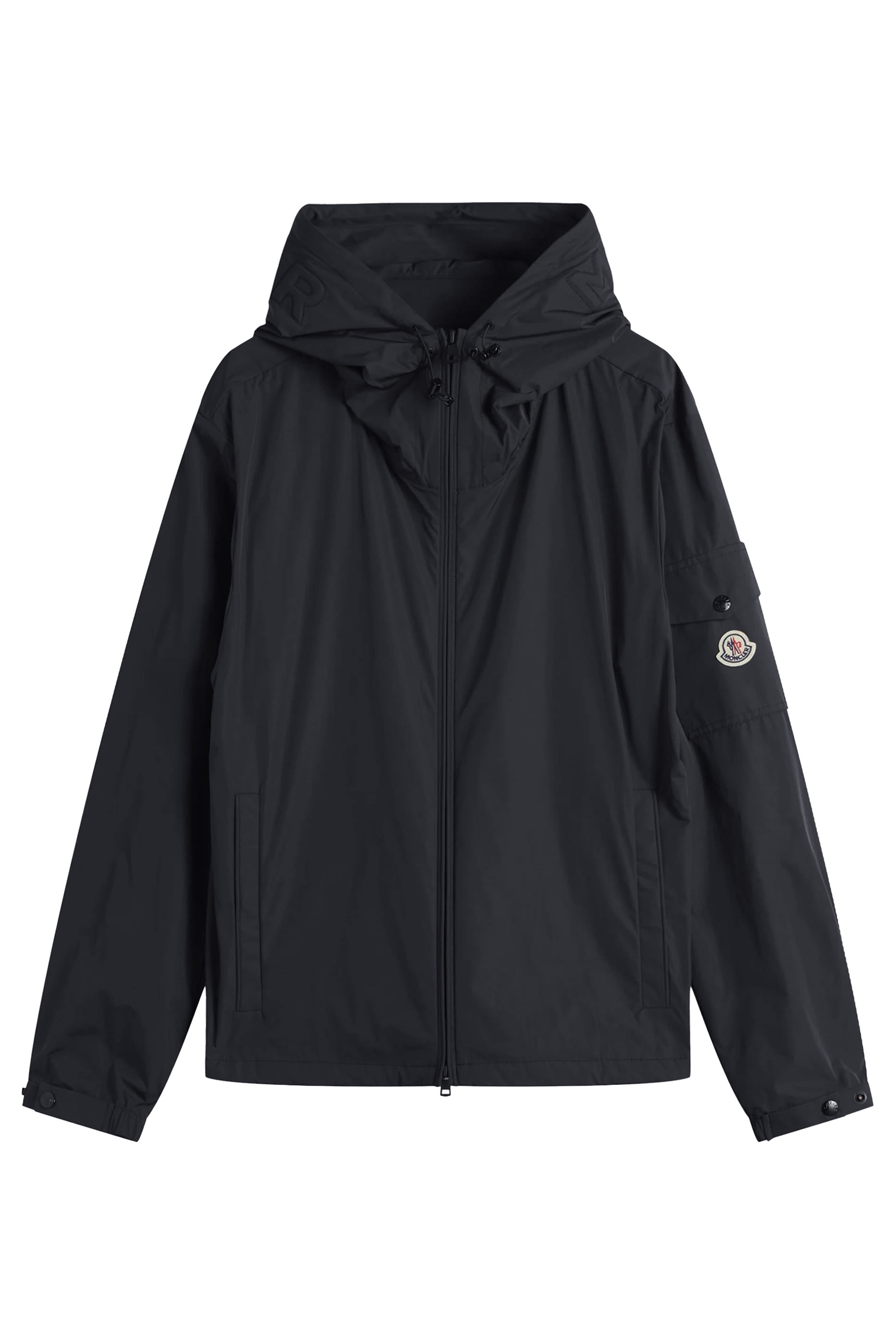 جاكيت بغطاء رأس وتفاصيل شعار الماركة