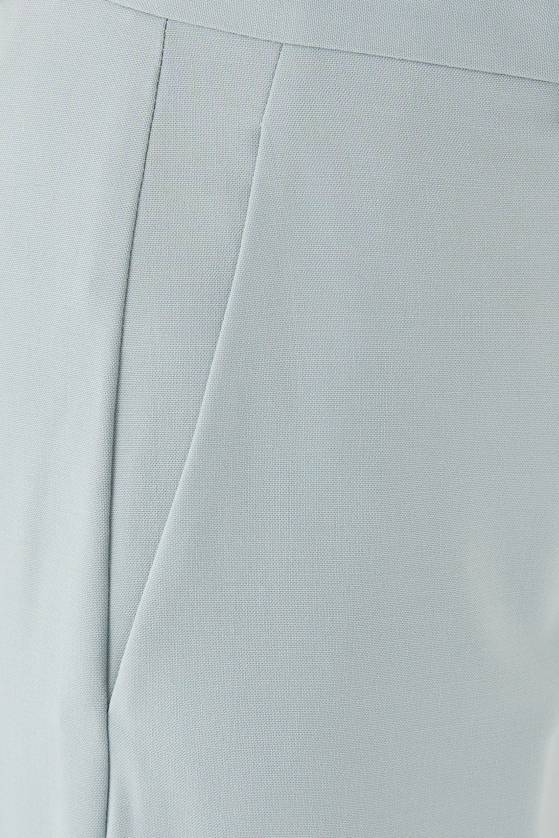 بنطال بحواف واسعة