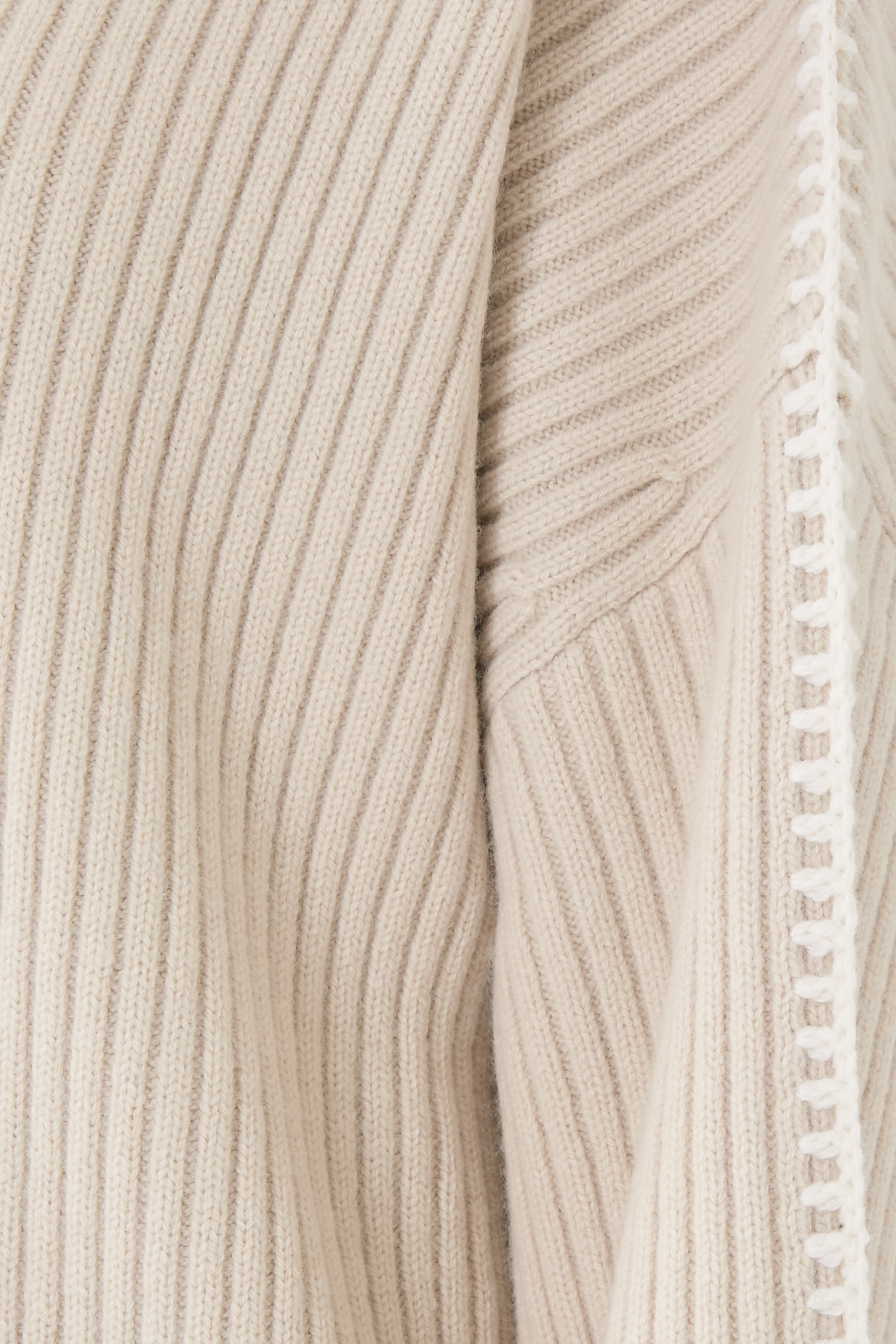 كنزة إنغريد بياقة بوت