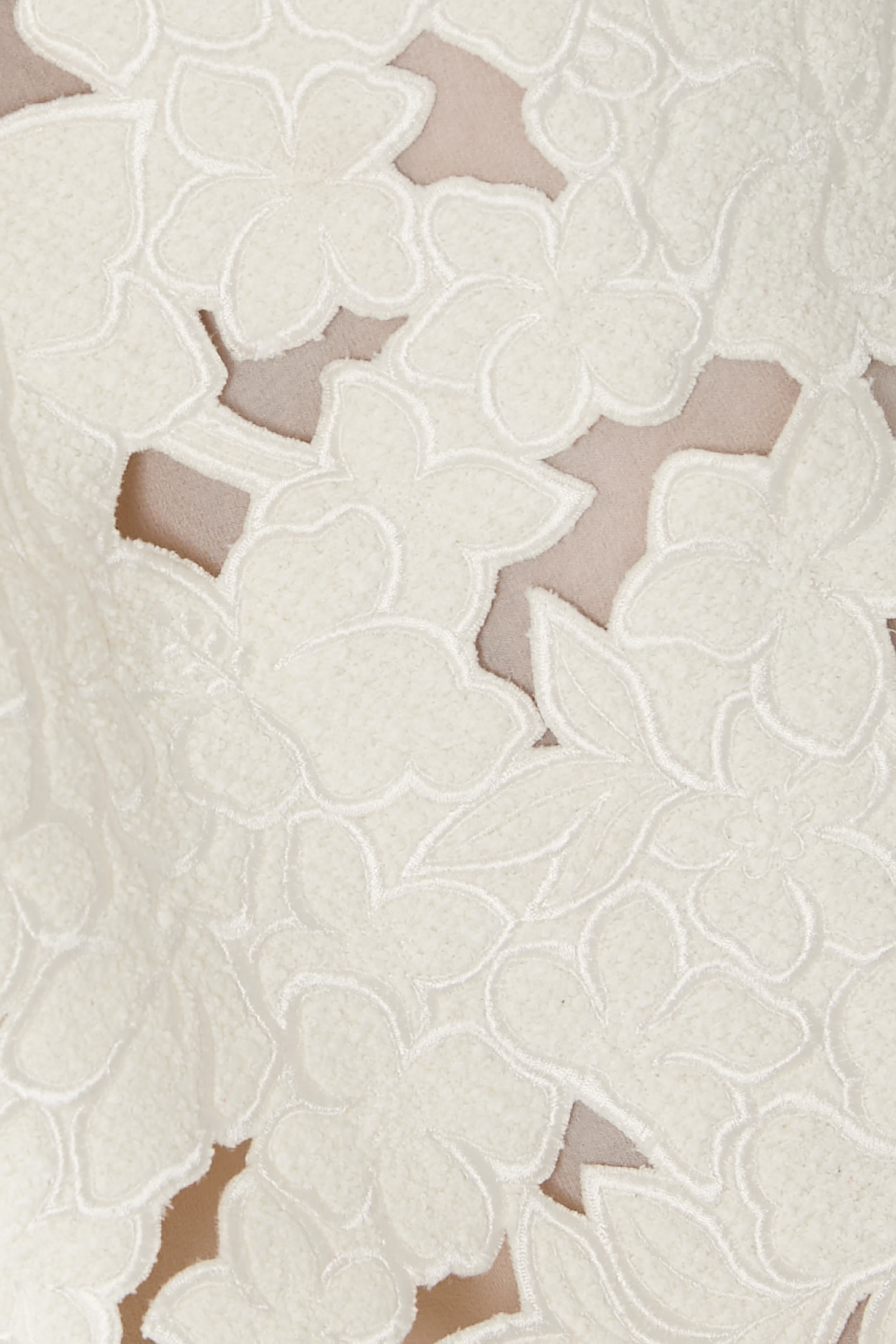 تنورة متوسطة الطول بفتحات وتطريزات تويد