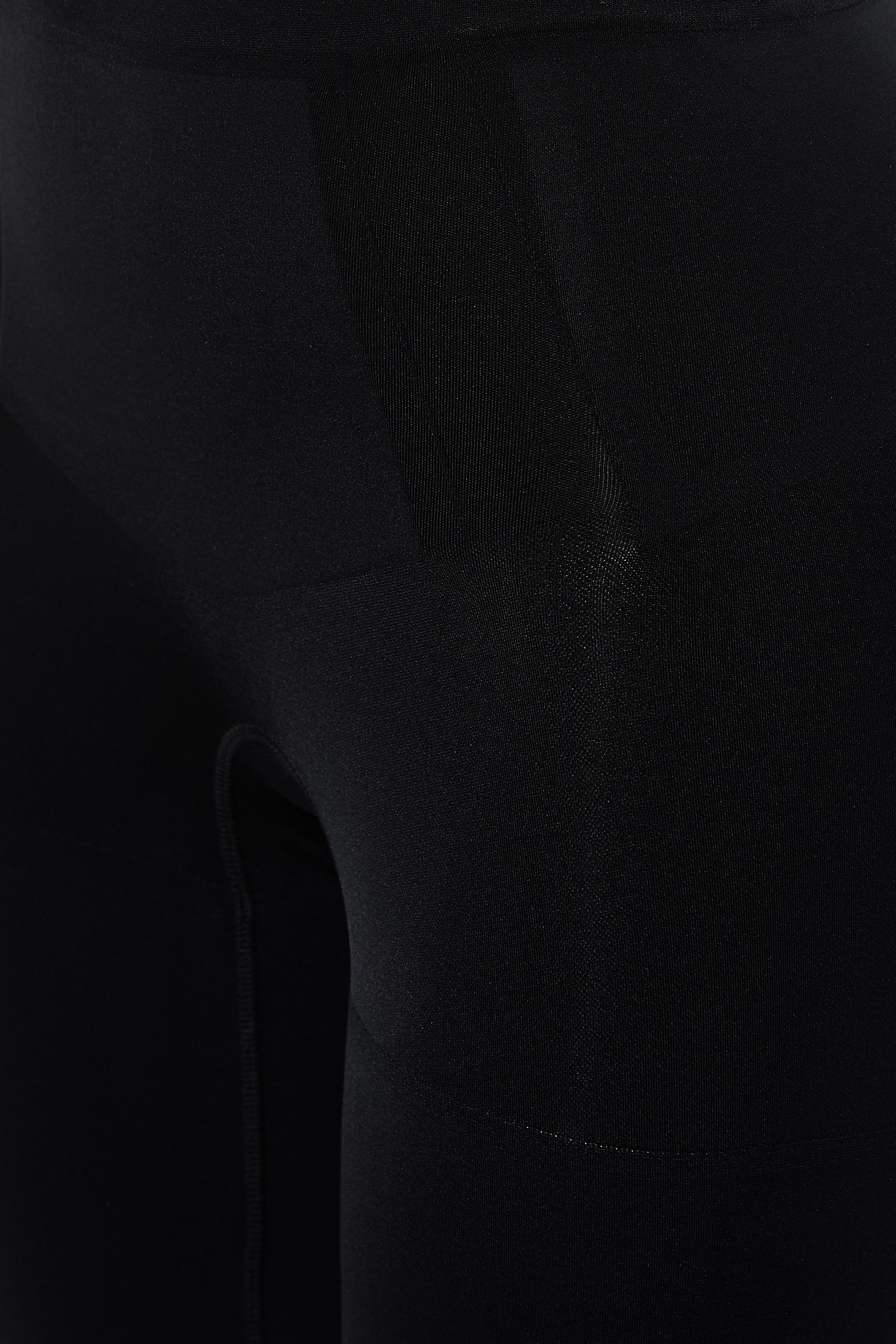 شورت اونكور بطول منتصف الفخذ