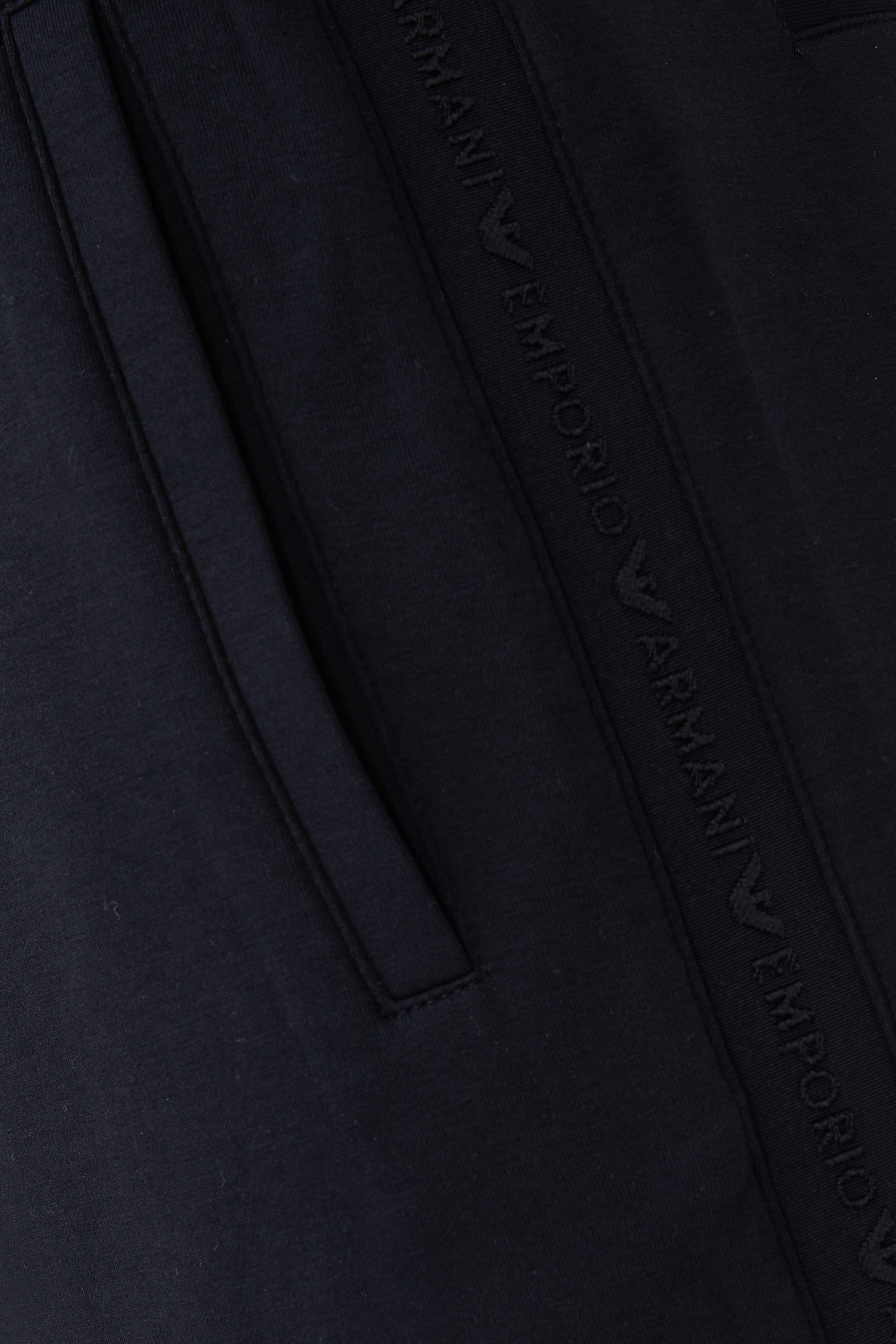 شورت بحزام خصر بشعار الماركة