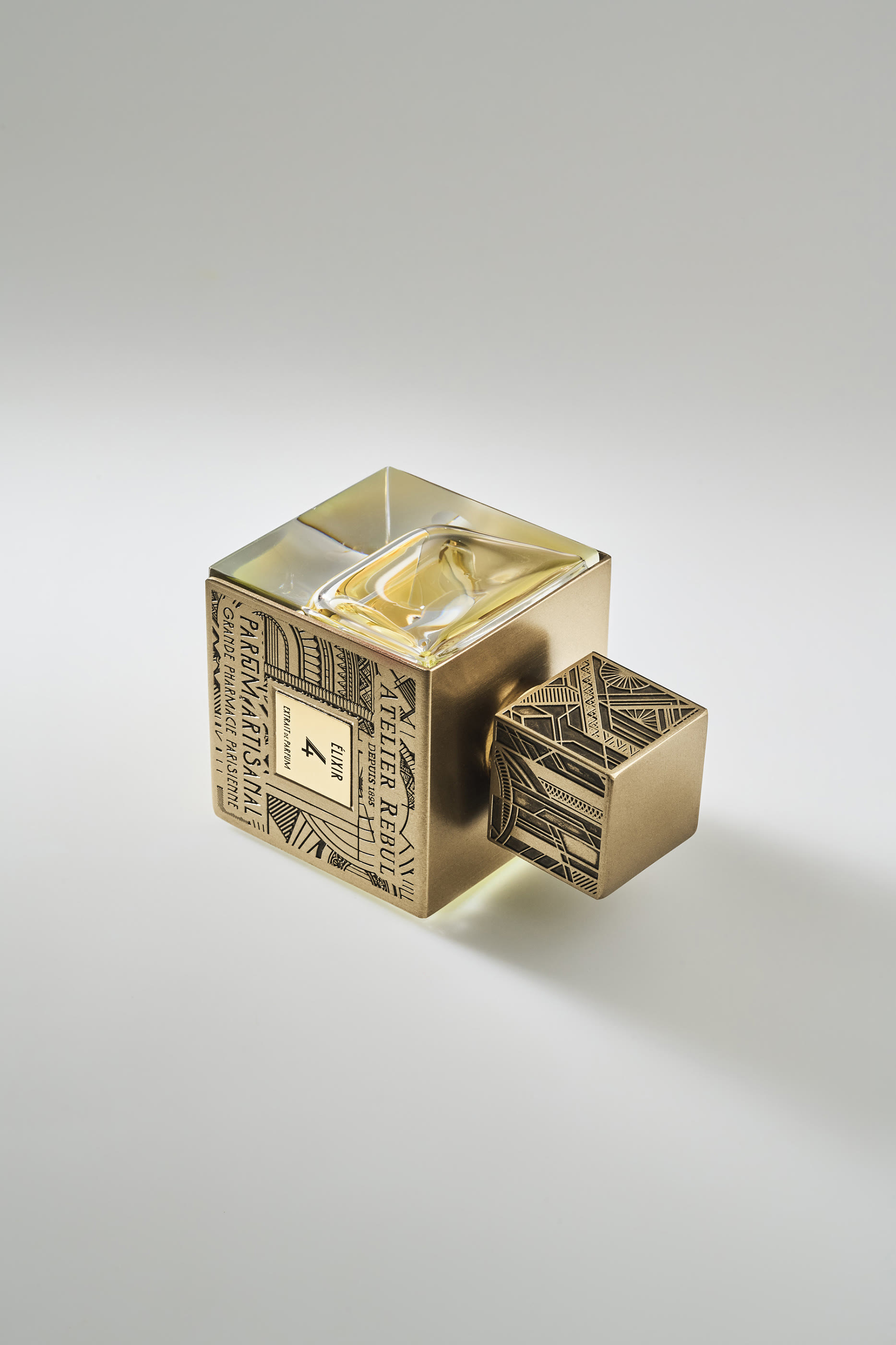 عطر مركز نمبر 4 إلكسير أرتيسانال