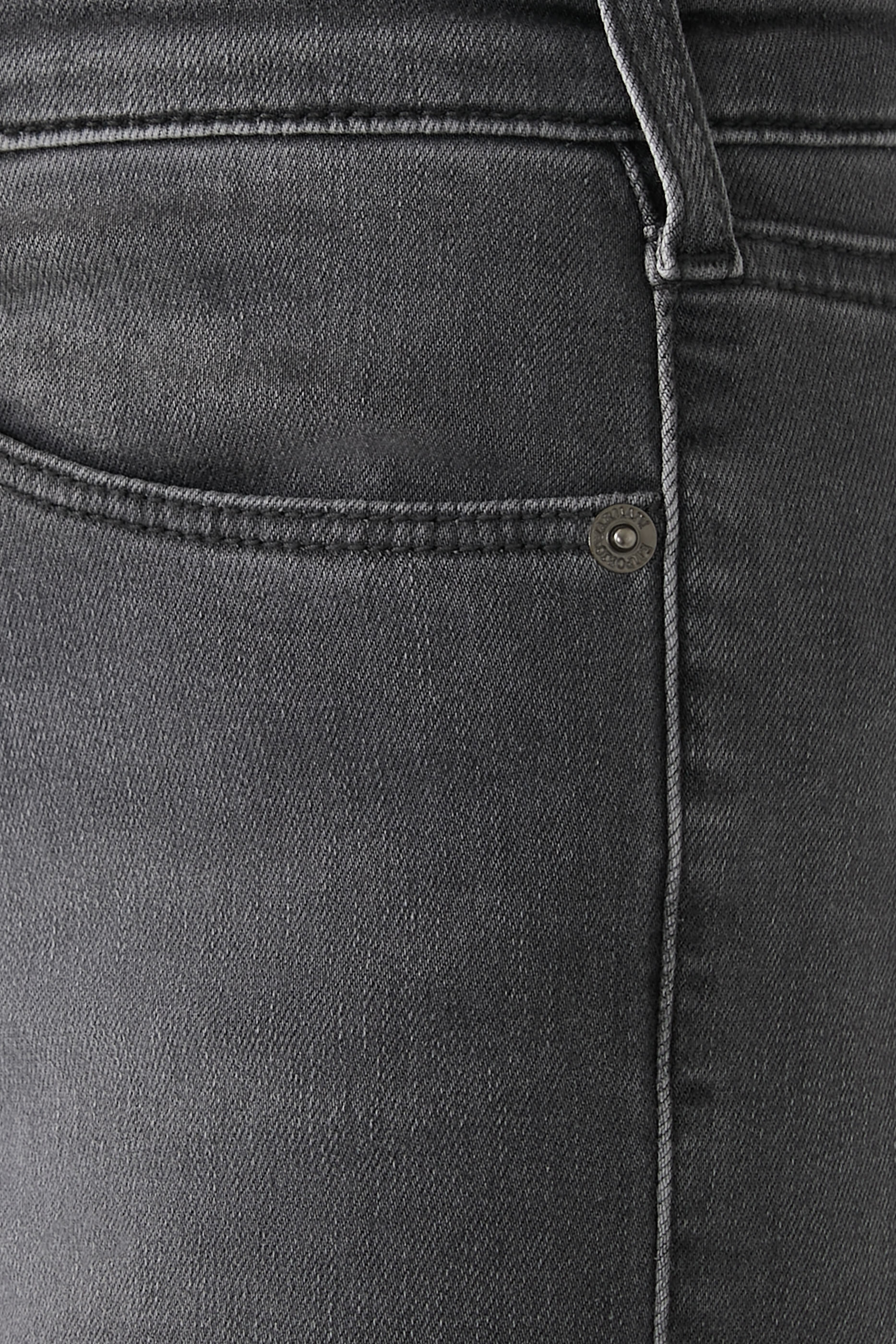 بنطال جينز بقصة ضيقة دنيم