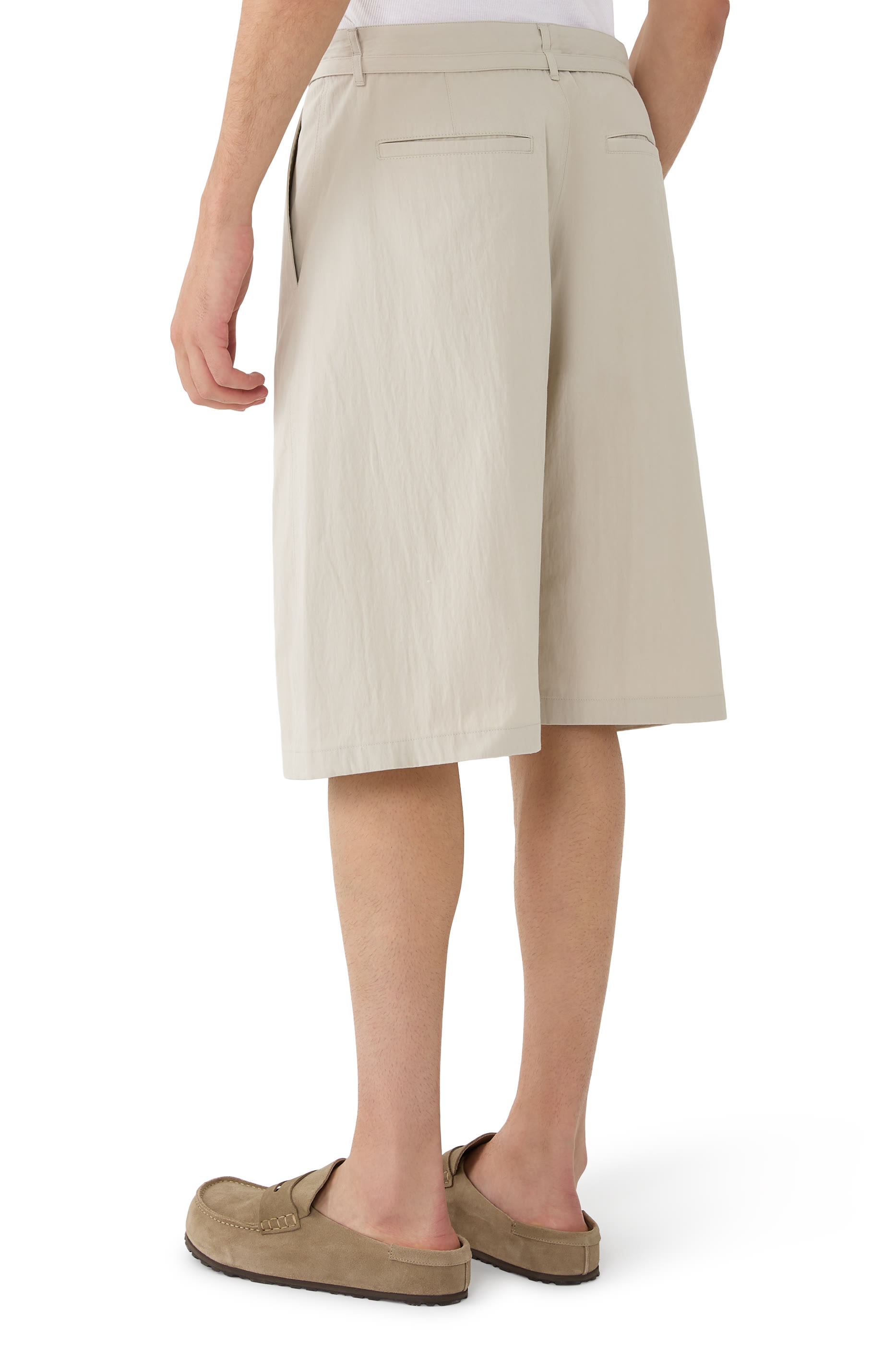 شورت بحزام وتصميم مقوس